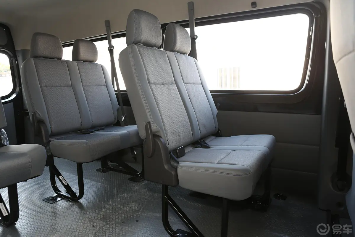 图雅诺2.0T 手动 加长轴中顶 多功能版(欧康) 5-7座 柴油 国VI后排座椅