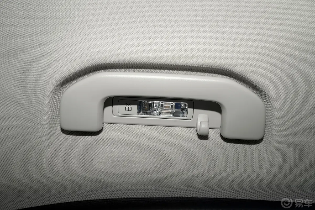 奔驰C级C 200 L 动感型运动版空间