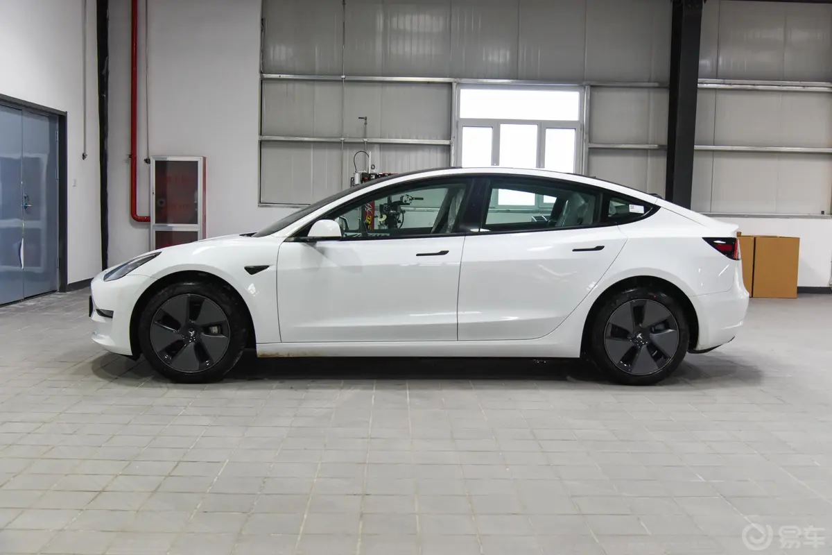 Model 3标准续航后驱升级版外观