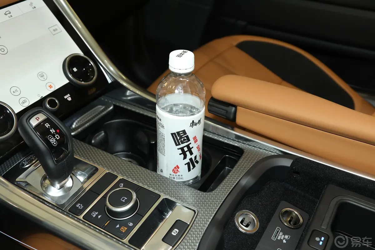 揽胜运动版3.0 L6 耀黑版内饰