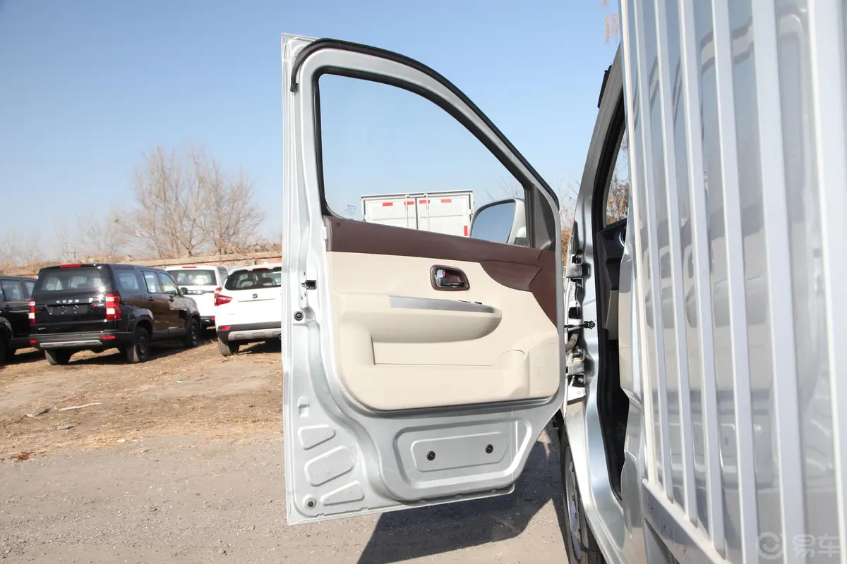 长安星卡1.5L 单排 钢板货柜车基本型 国VI驾驶员侧前车门
