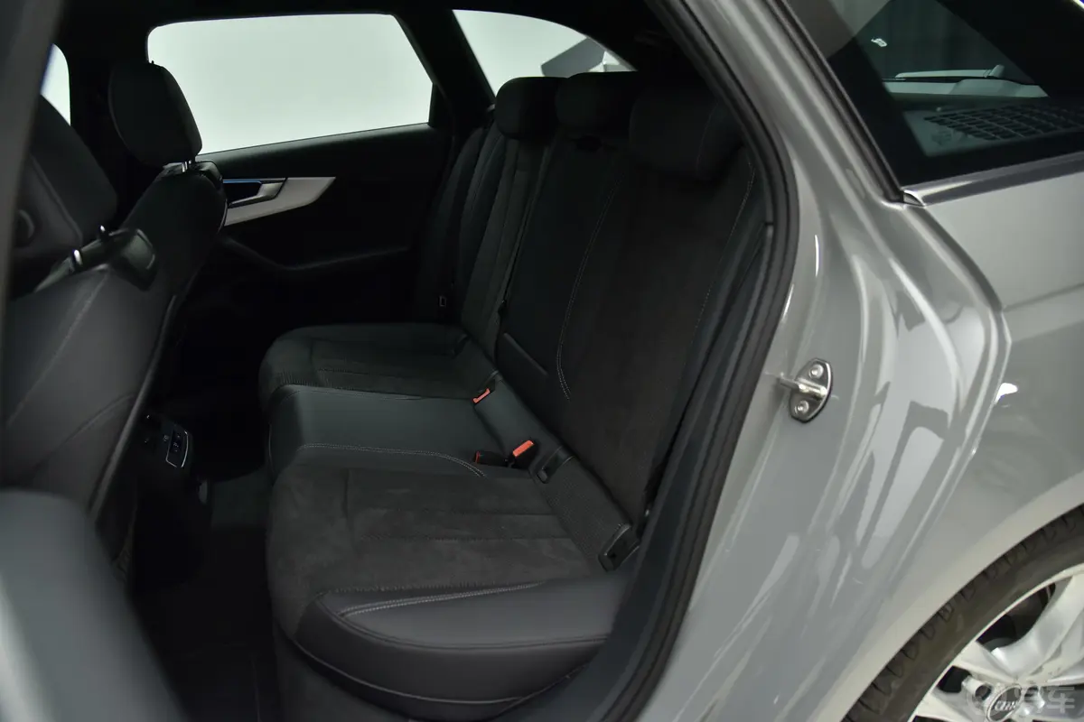 奥迪A4(进口)Avant 先锋派 40TFSI 时尚动感型后排座椅