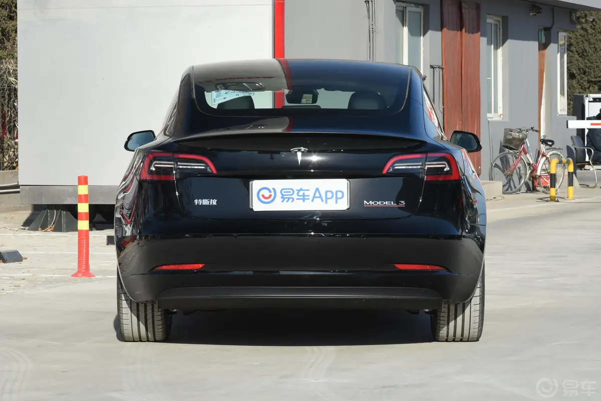 Model 3Performance高性能全轮驱动版正后水平