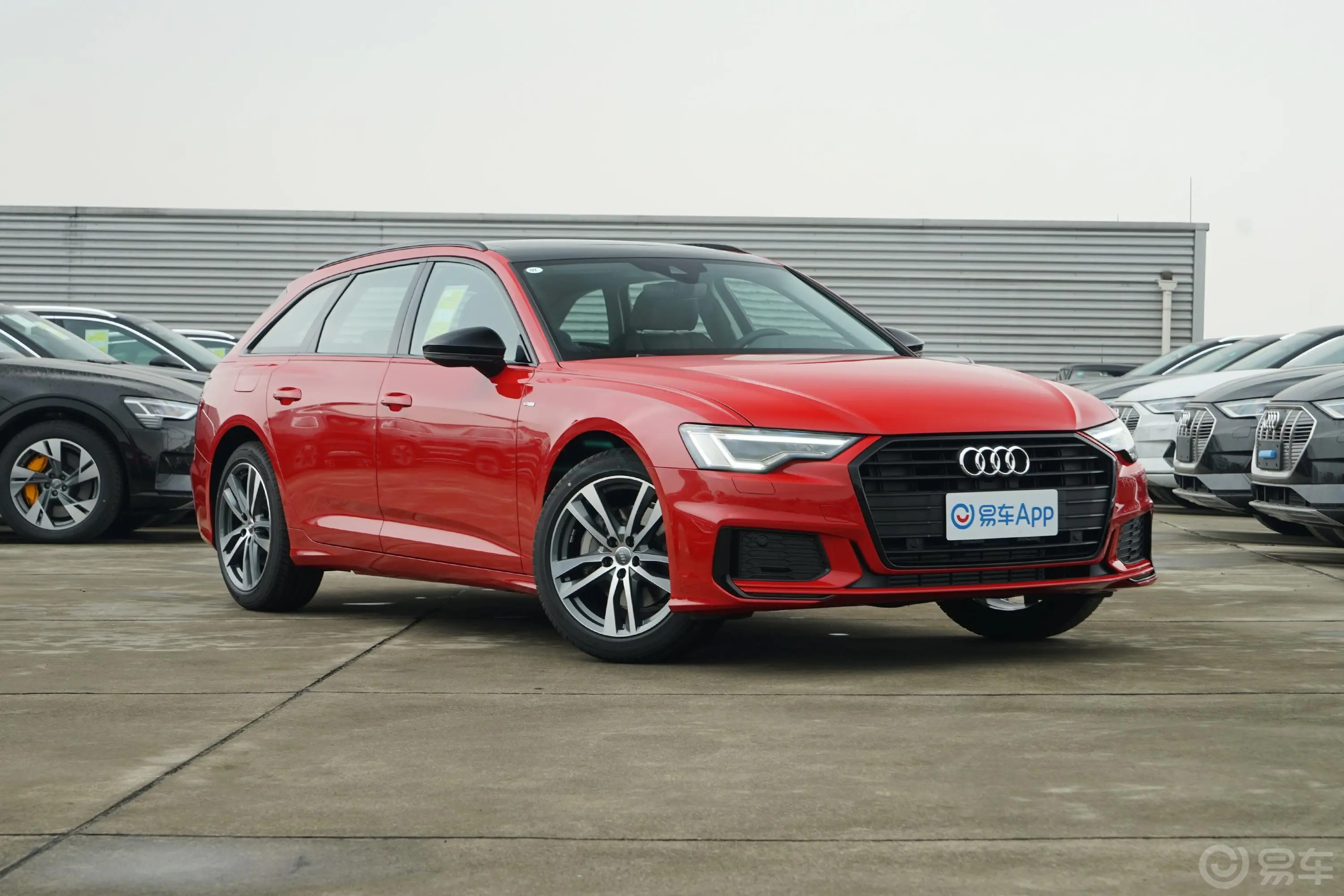 奥迪A6Avant 先锋派 45 TFSI 臻选动感型侧前45度车头向右水平