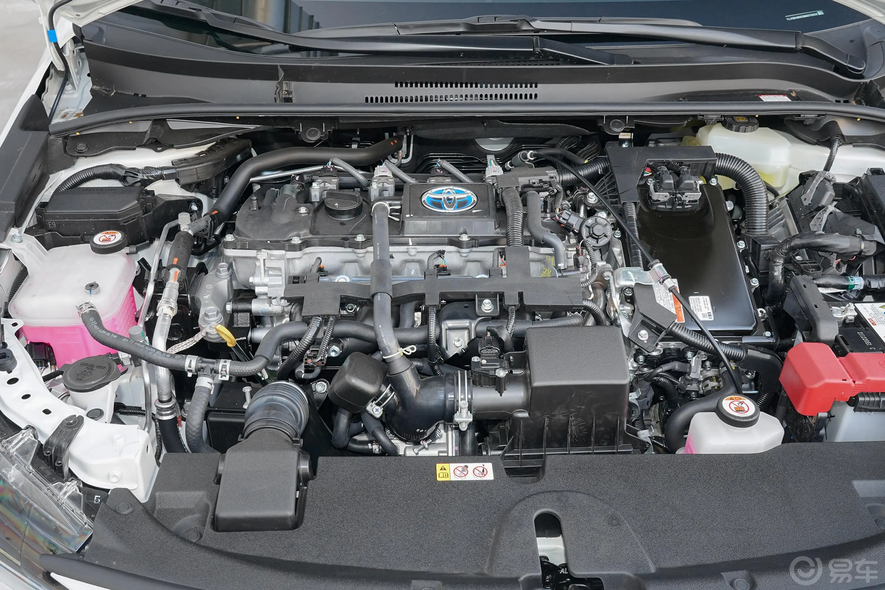 雷凌双擎 1.8L E-CVT 领先版外观