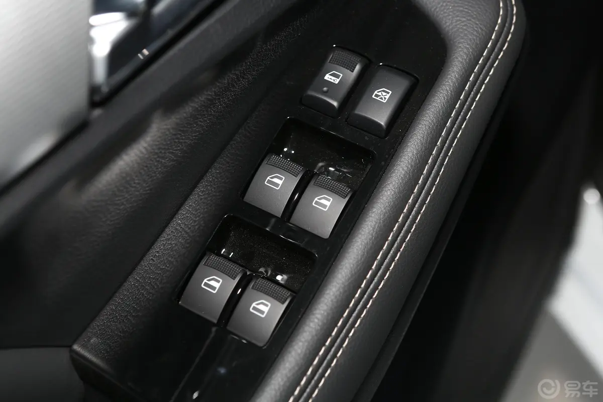 瑞迈2.8T 手动 两驱 加长舒适版 柴油车窗调节整体