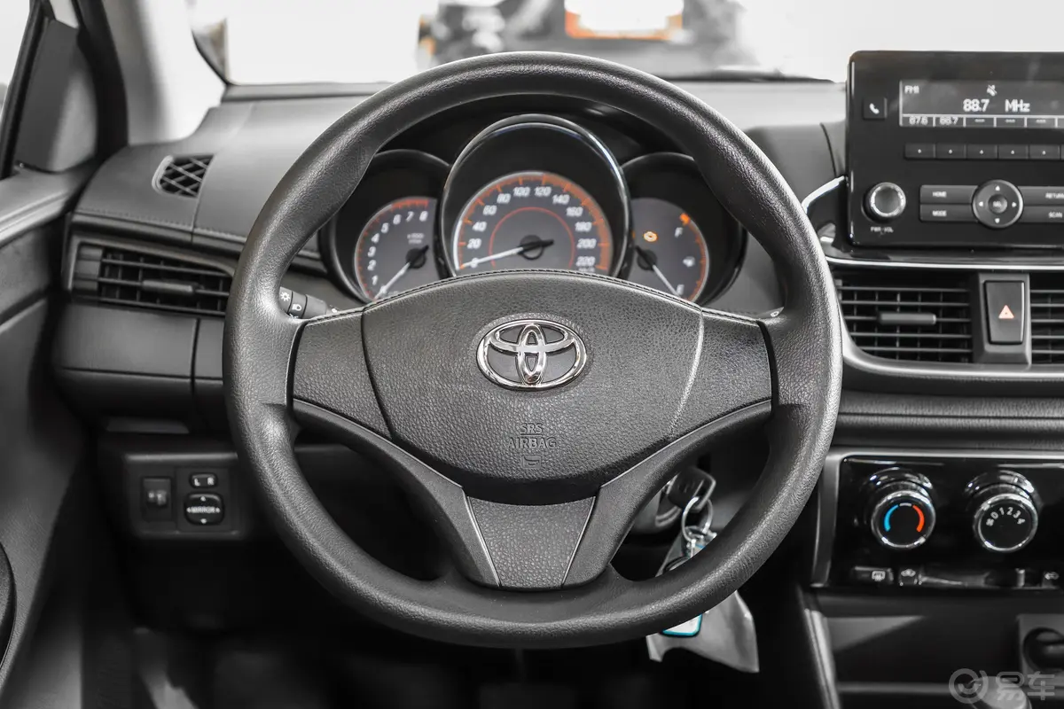 YARiS L 致享1.5 CVT 领先版方向盘