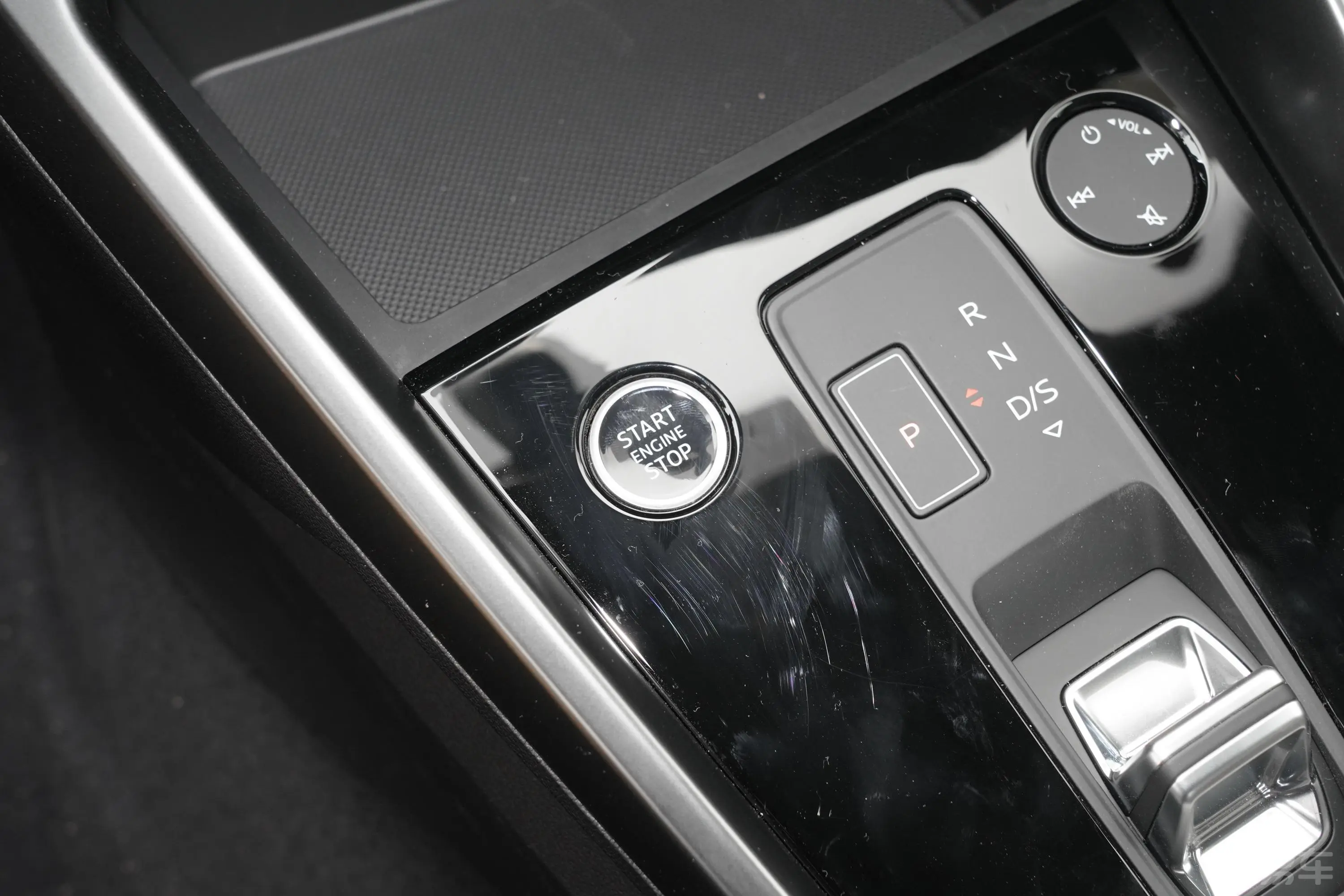 奥迪A3A3L Limousine 35 TFSI 进取致雅型钥匙孔或一键启动按键