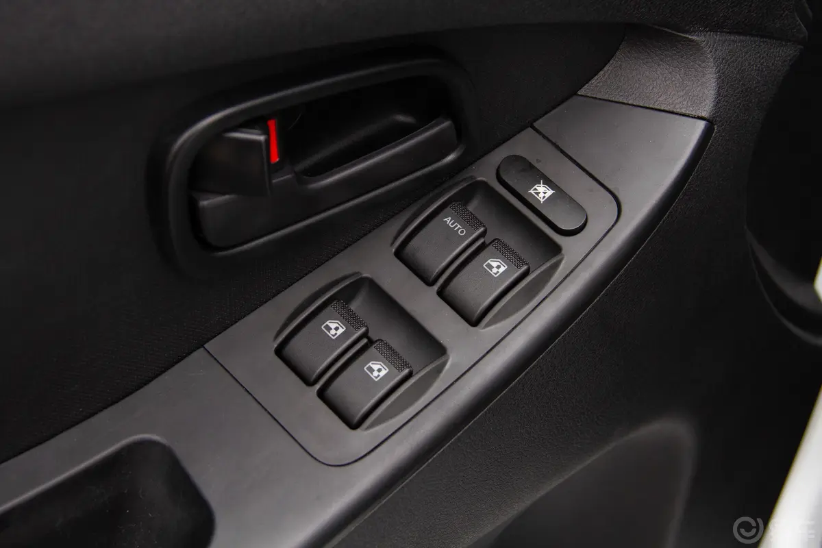 斯派卡改款 1.5L CVT 舒适型车窗调节整体