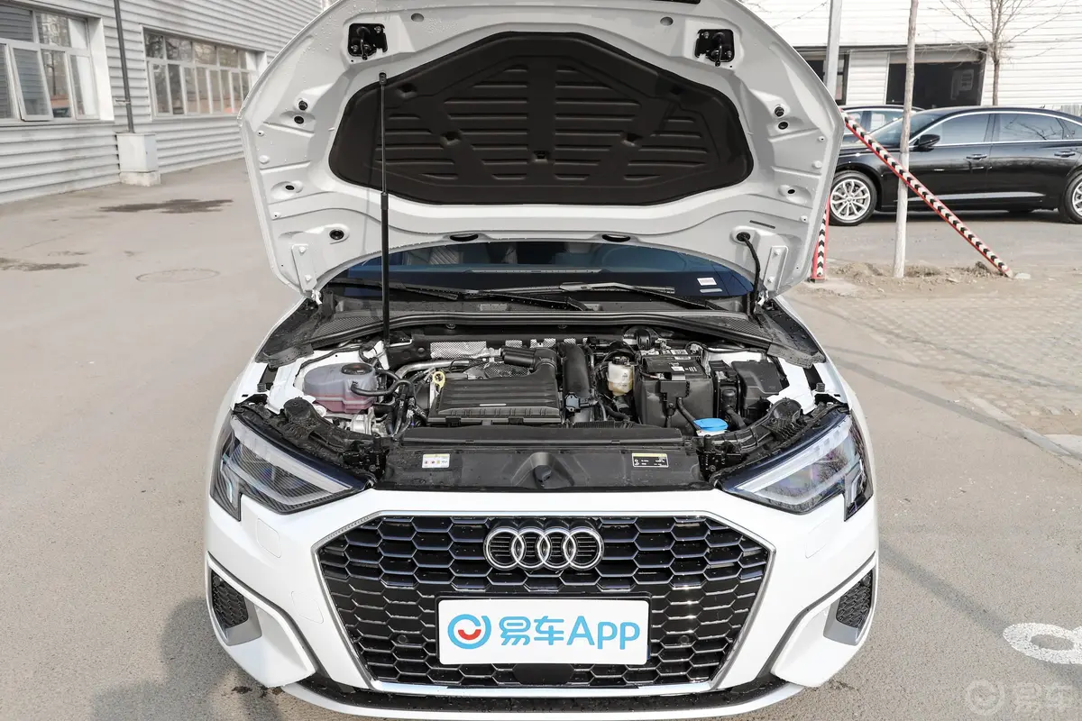 奥迪A3A3L Limousine 35 TFSI 时尚致雅型发动机舱整体