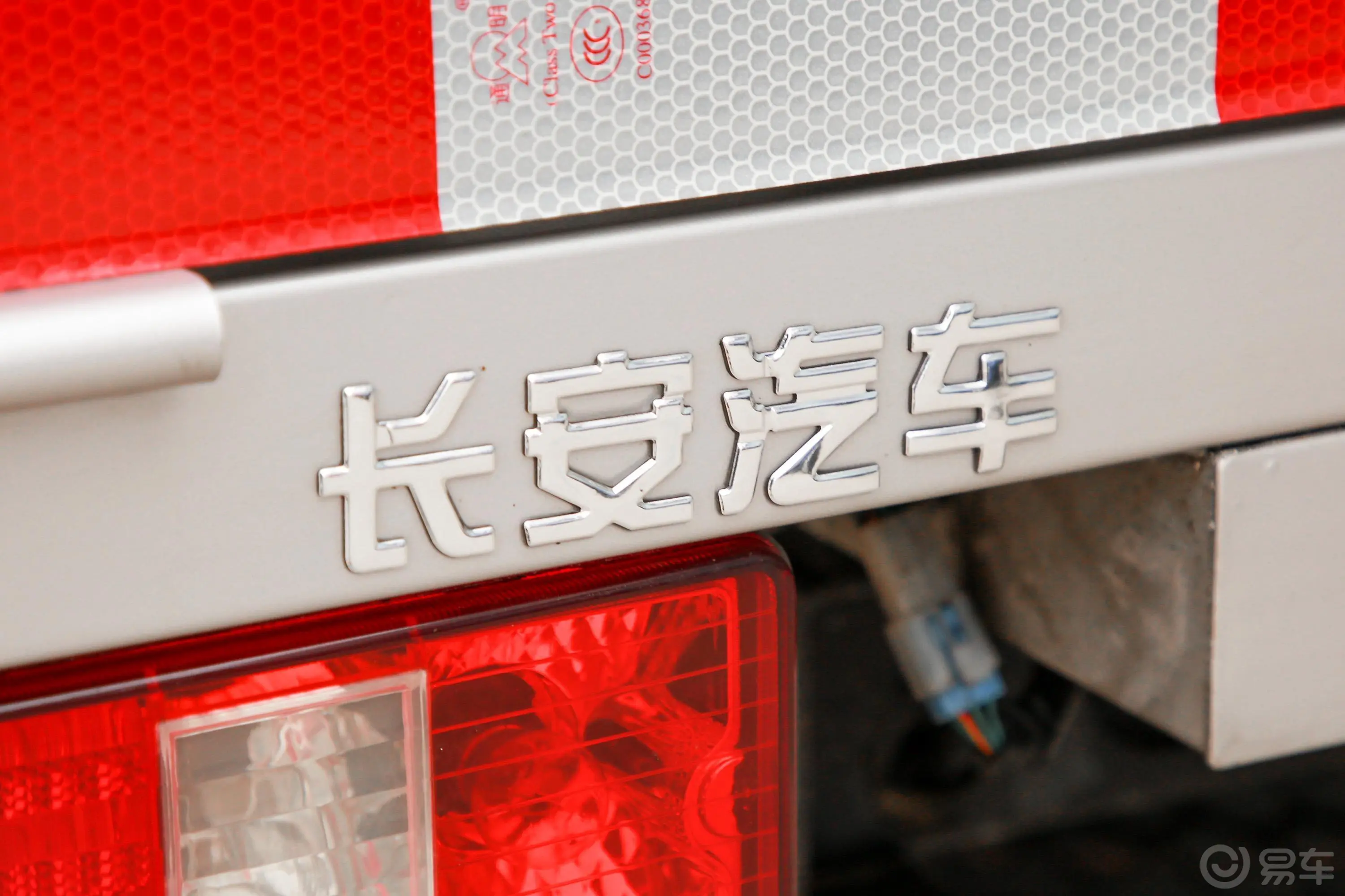 跨越王X1载货汽车N1 1.2L 双排双后轮 舒适版(5.62米) SC1034XAS6B2 汽油 国VI外观