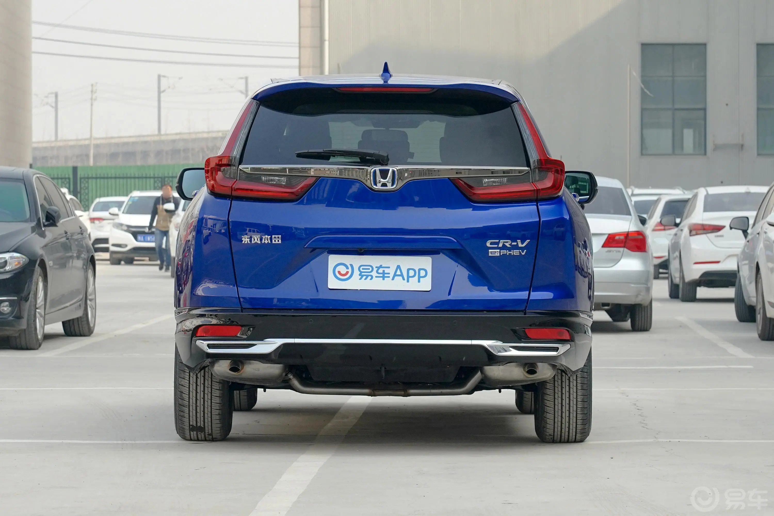 本田CR-V e:PHEV2.0L 睿驰版侧后45度车头向右水平