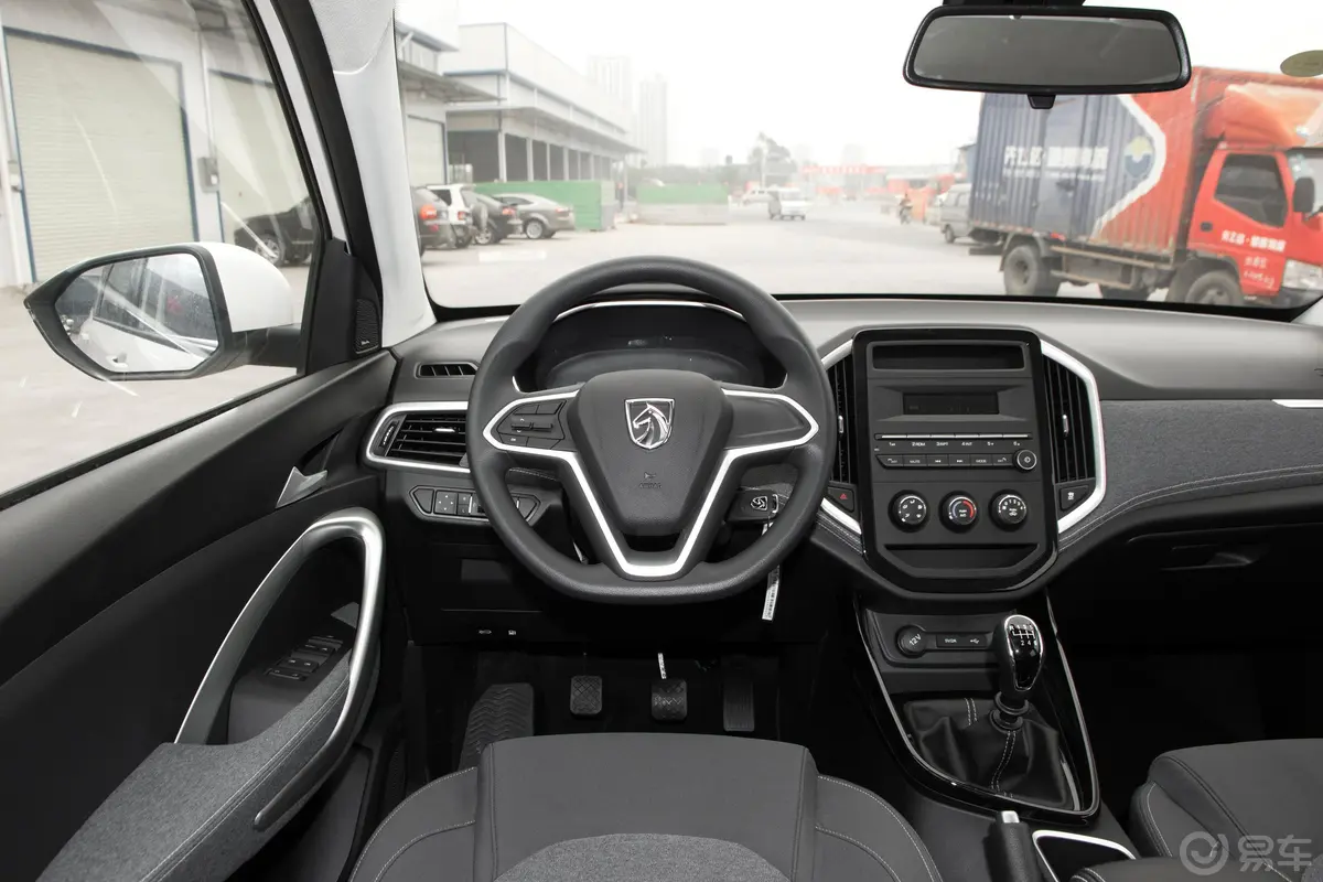宝骏530全球车周年纪念版 1.5T 手动 舒适型 5座驾驶位区域