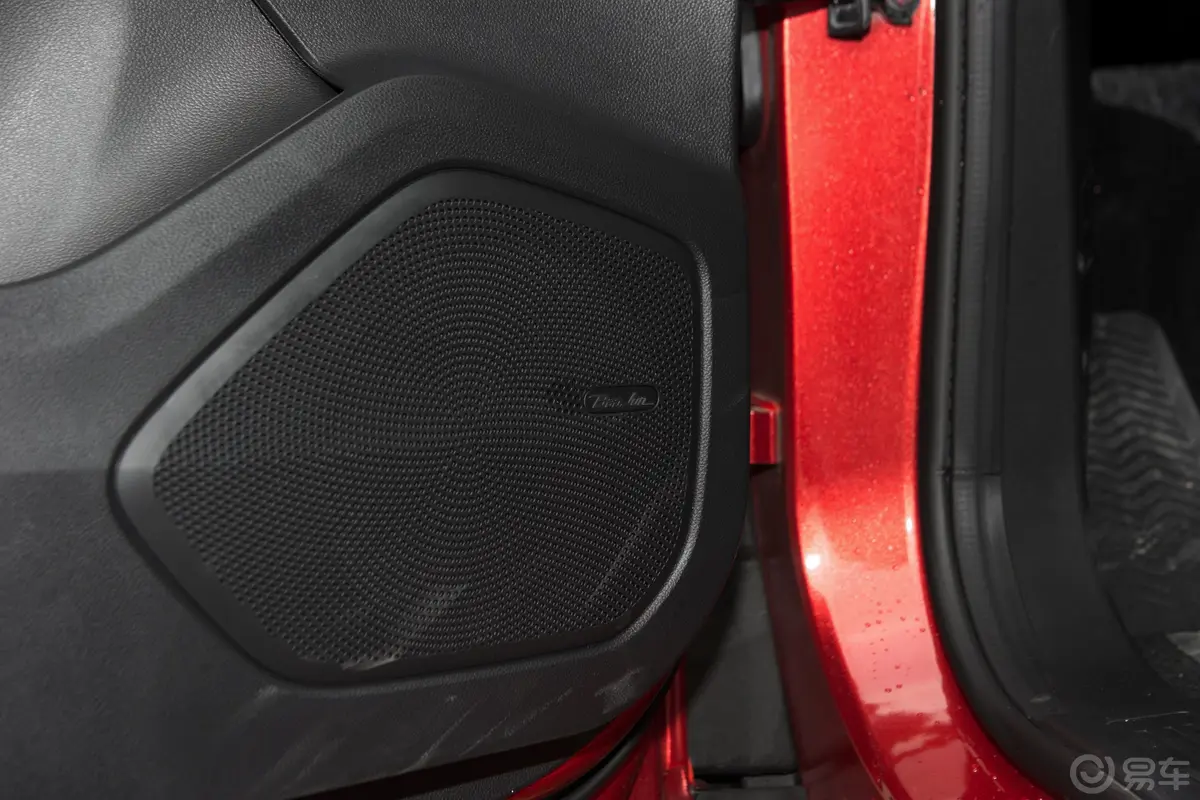 宝骏530全球车周年纪念版 1.5T CVT 尊贵互联型 5座音响和品牌