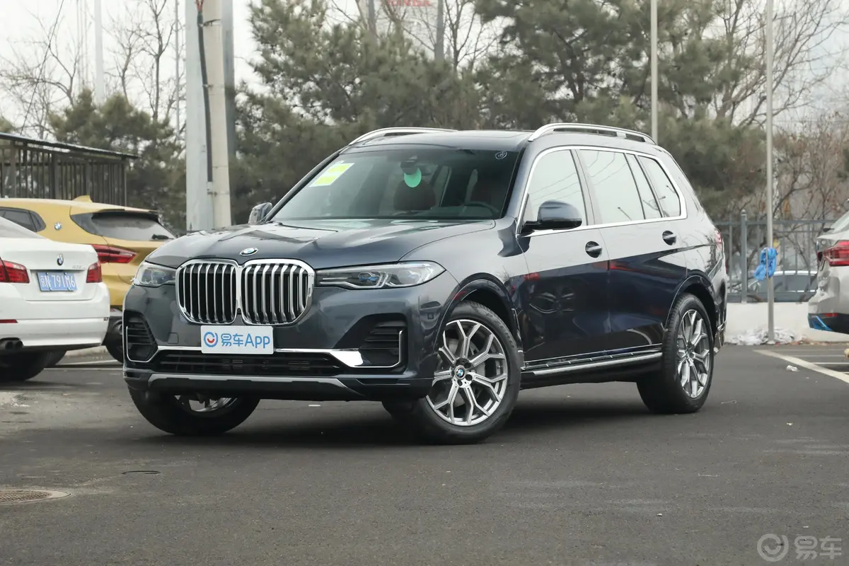 宝马X7xDrive40i 尊享型 豪华套装外观