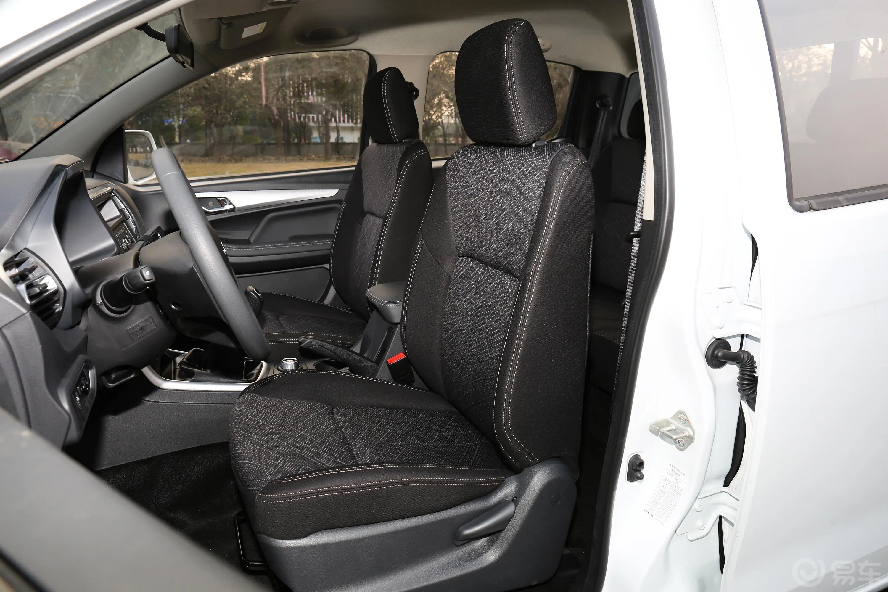 瑞迈2.4T 手动 四驱 标轴舒适版 汽油驾驶员座椅