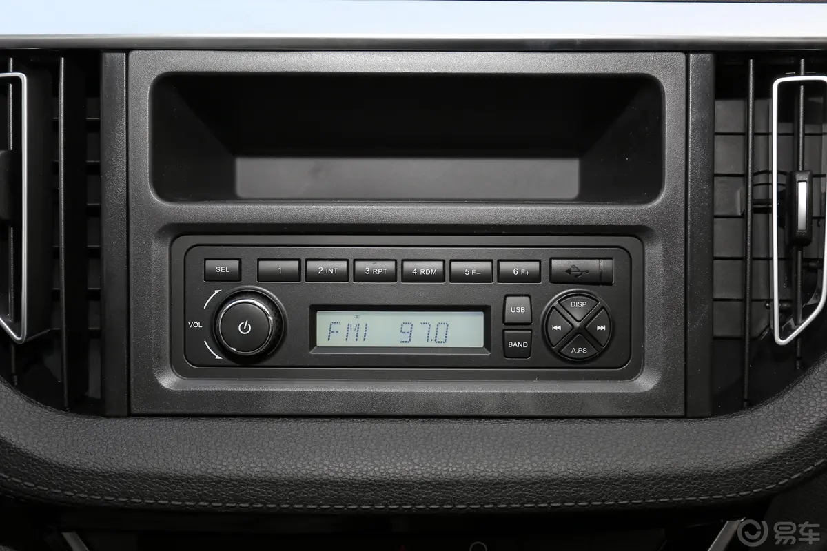瑞迈2.4T 手动 四驱 标轴舒适版 汽油音响