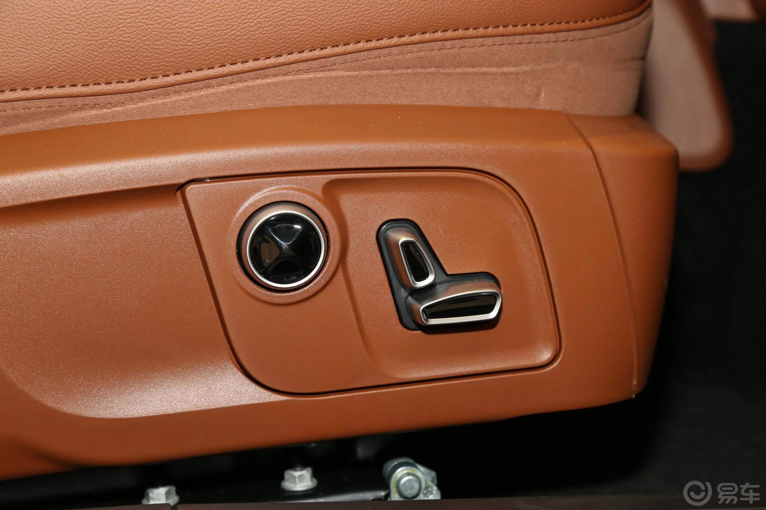 Quattroporte3.0T 标准版副驾座椅调节