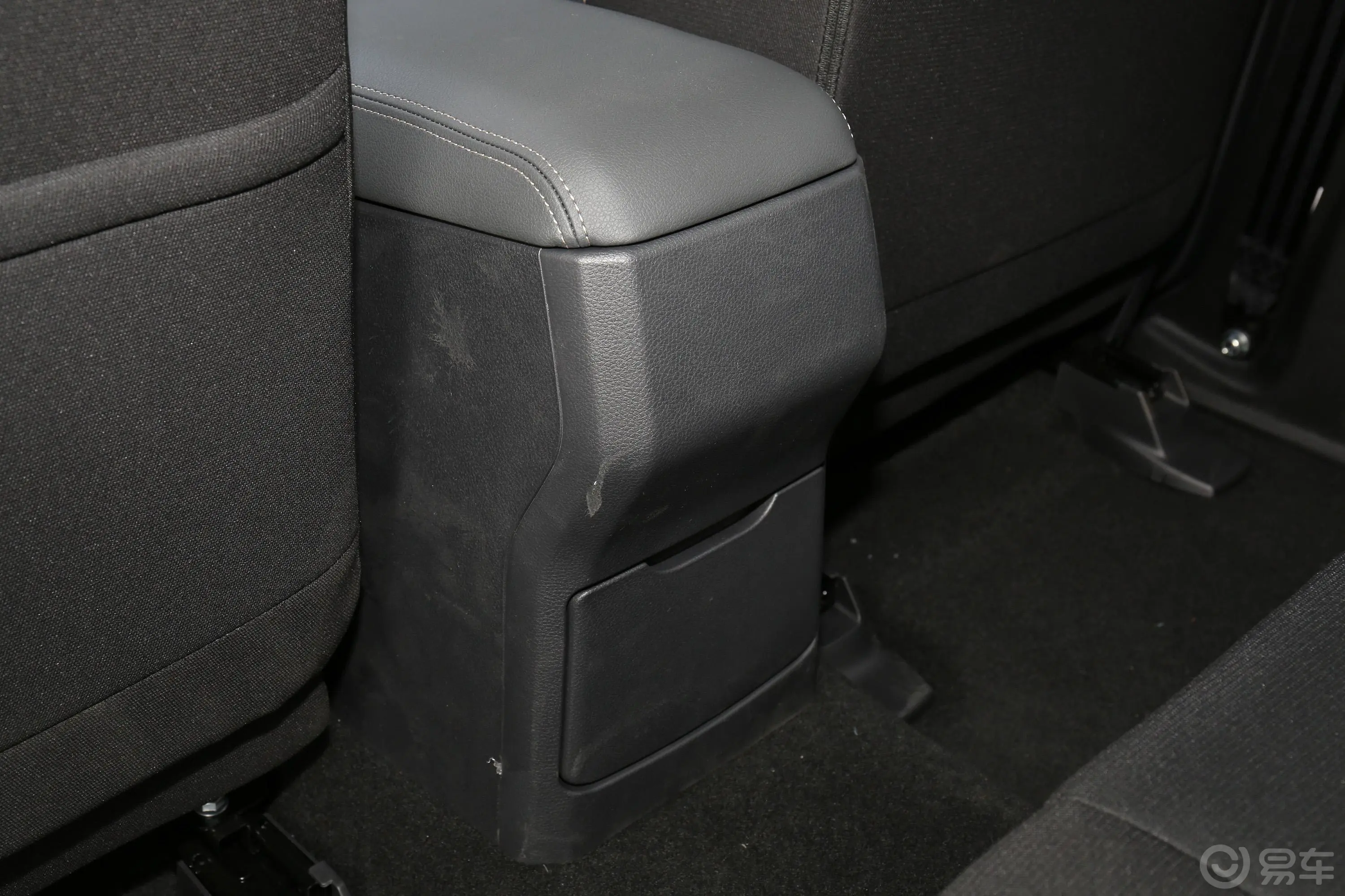 瑞迈2.8T 手动 四驱 加长舒适版 柴油空间