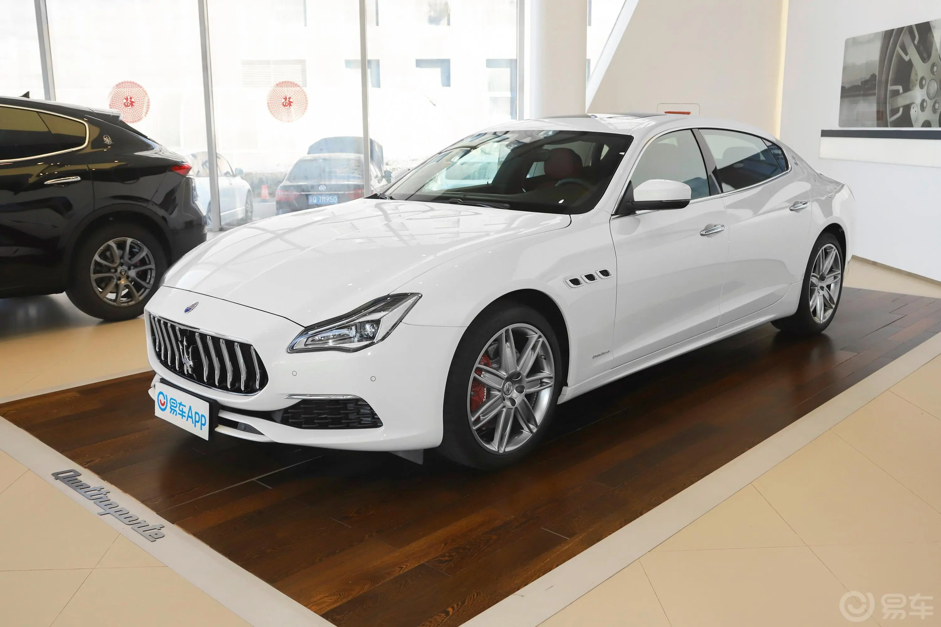 Quattroporte3.0T 豪华版侧前45度车头向左水平