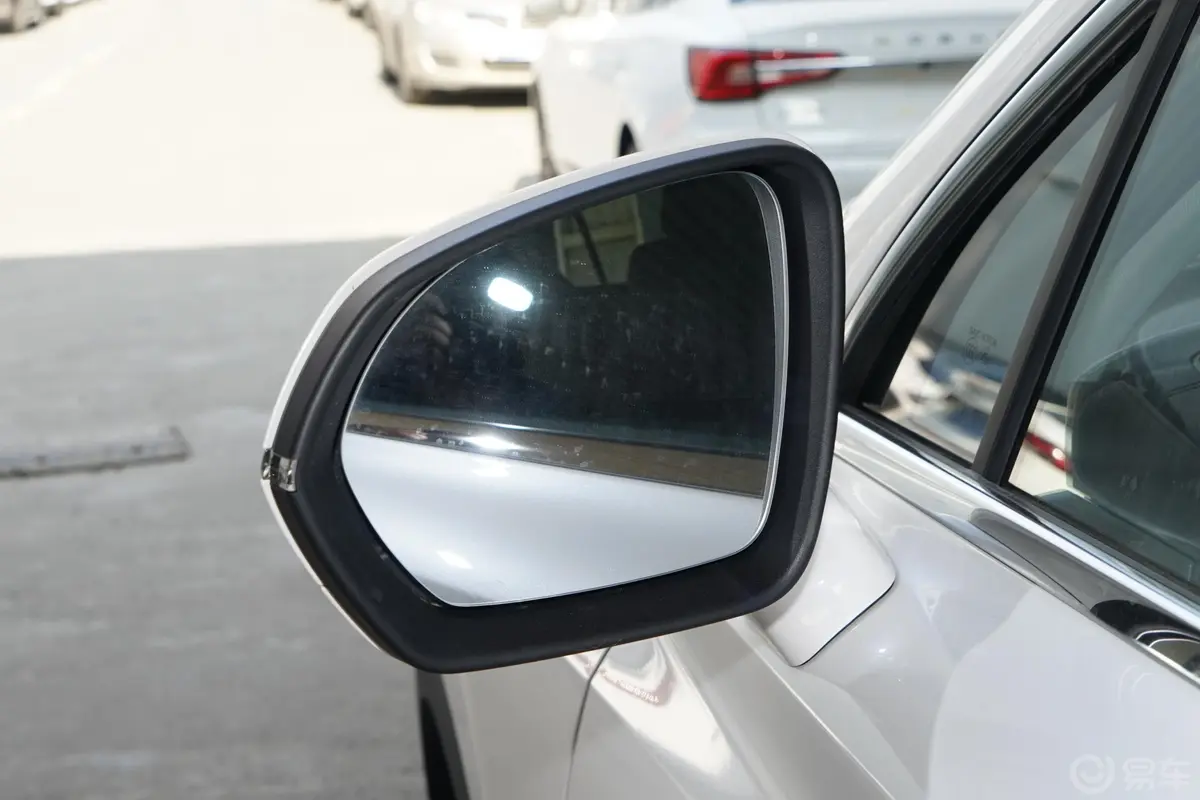 荣威RX5 MAXSupreme系列 1.5T 手自一体 两驱 豪华座舱版后视镜镜面
