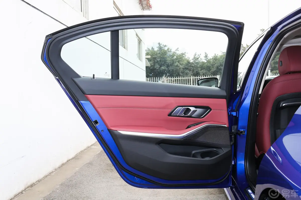 宝马3系改款 325Li xDrive M运动套装驾驶员侧后车门