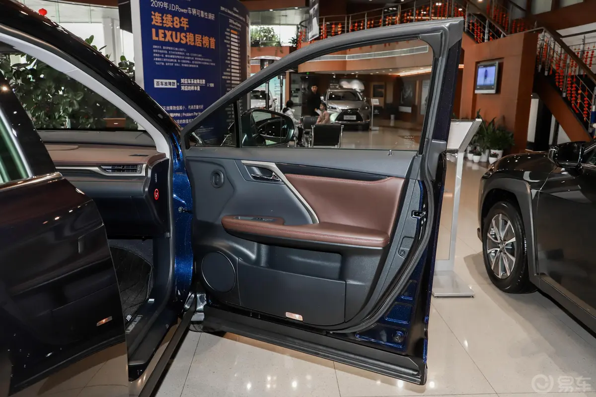 雷克萨斯RX改款 300 舒适版副驾驶员车门