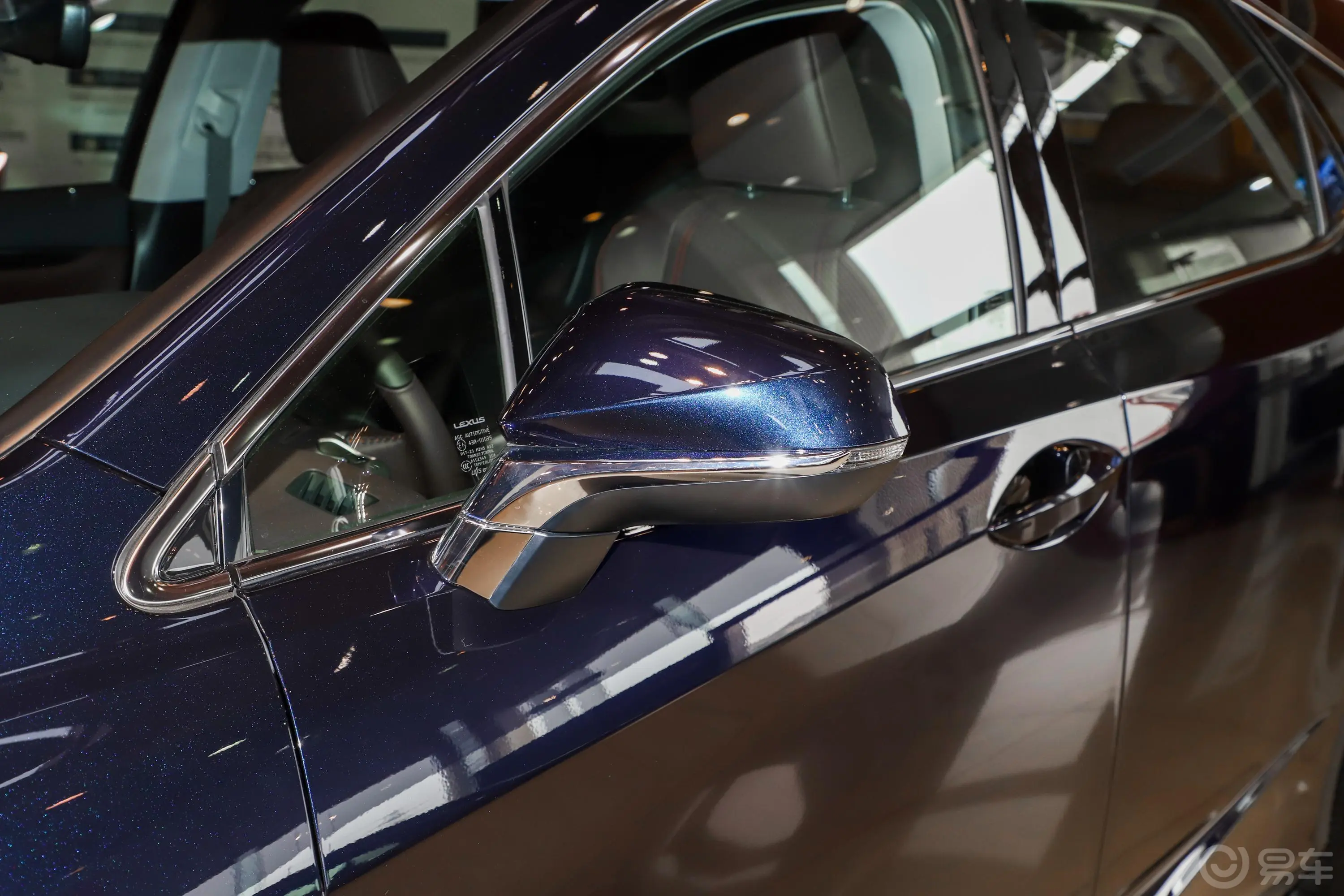 雷克萨斯RX改款 300 舒适版主驾驶后视镜背面
