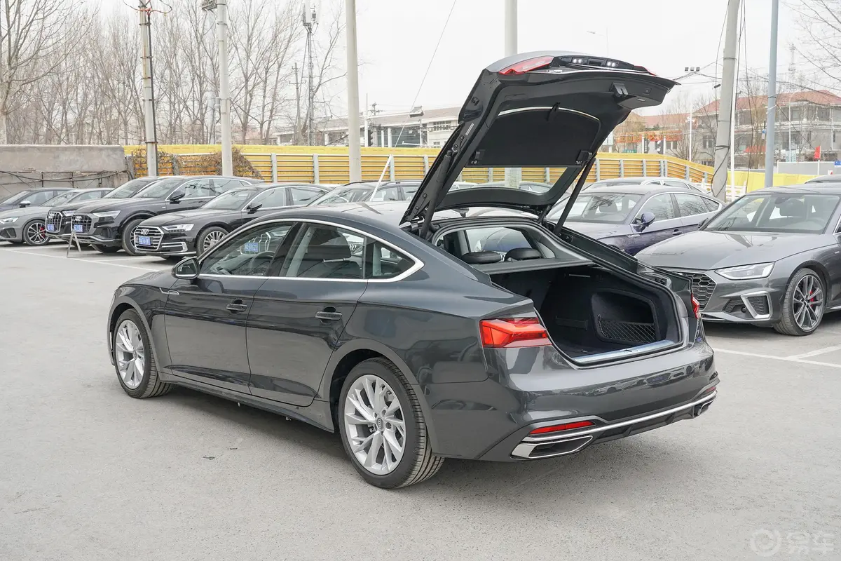 奥迪A5Sportback 40 TFSI 时尚致雅型空间