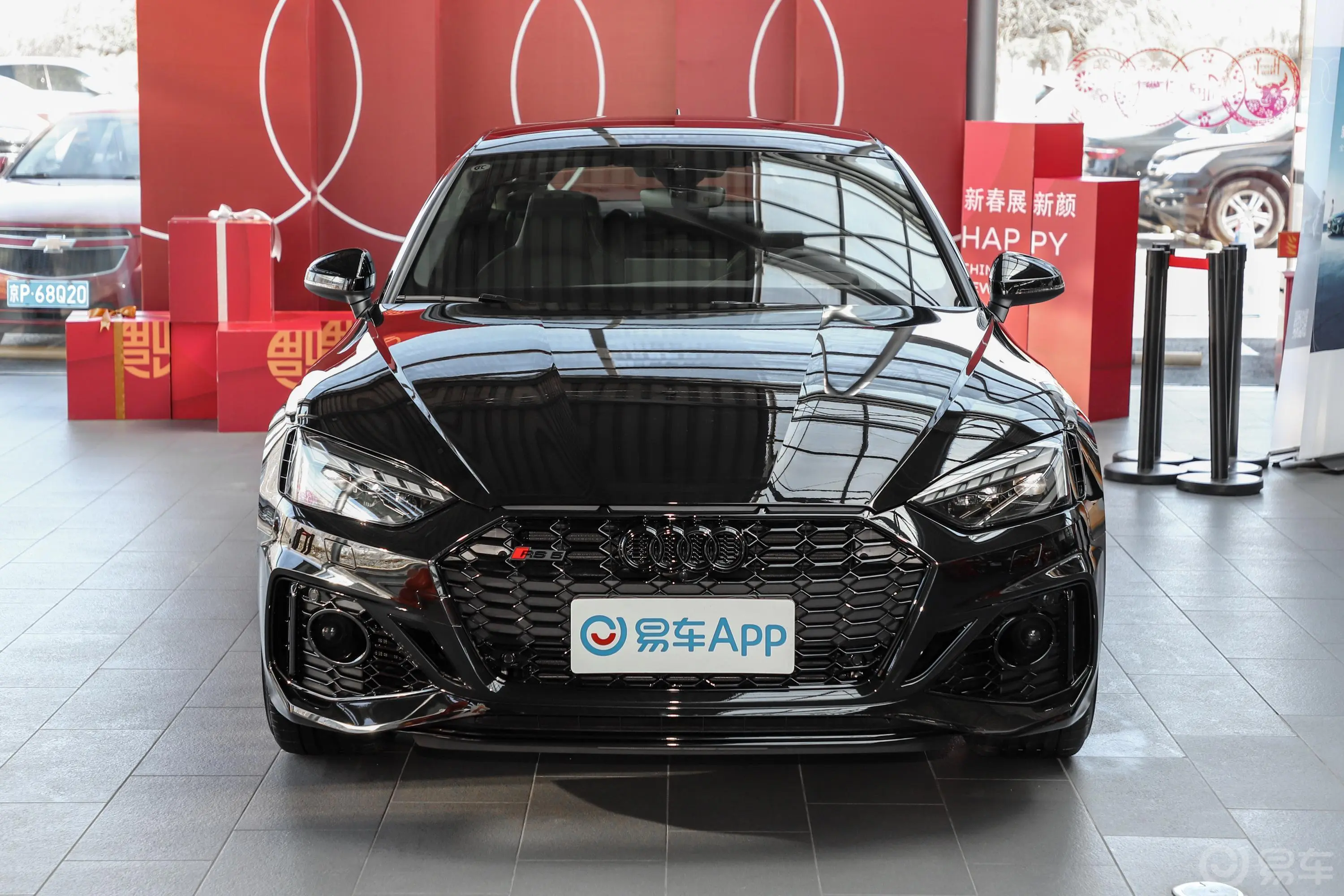 奥迪RS 52.9T Sportback 暗金版正前水平