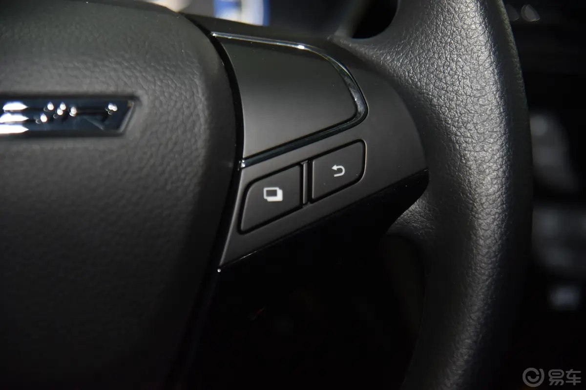 启辰D60 EV标准续航智行版右侧方向盘功能按键