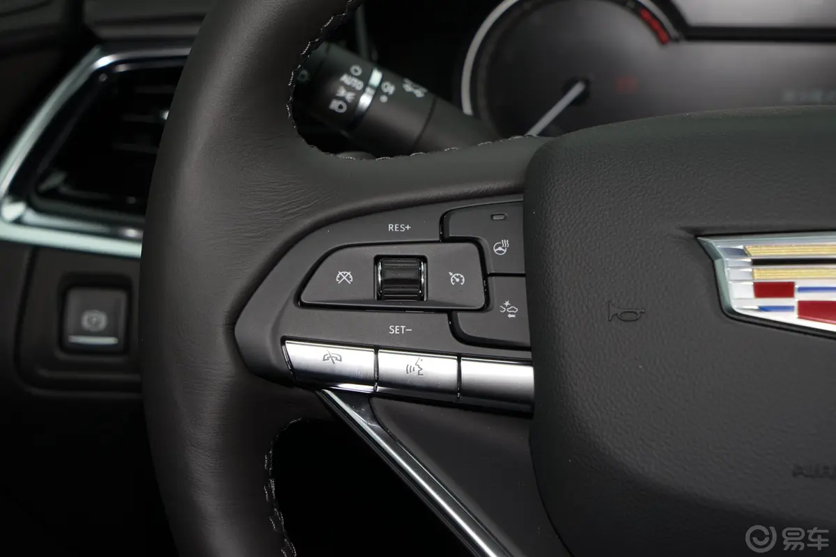 凯迪拉克XT62.0T 轻混 四驱豪华型 6座左侧方向盘功能按键