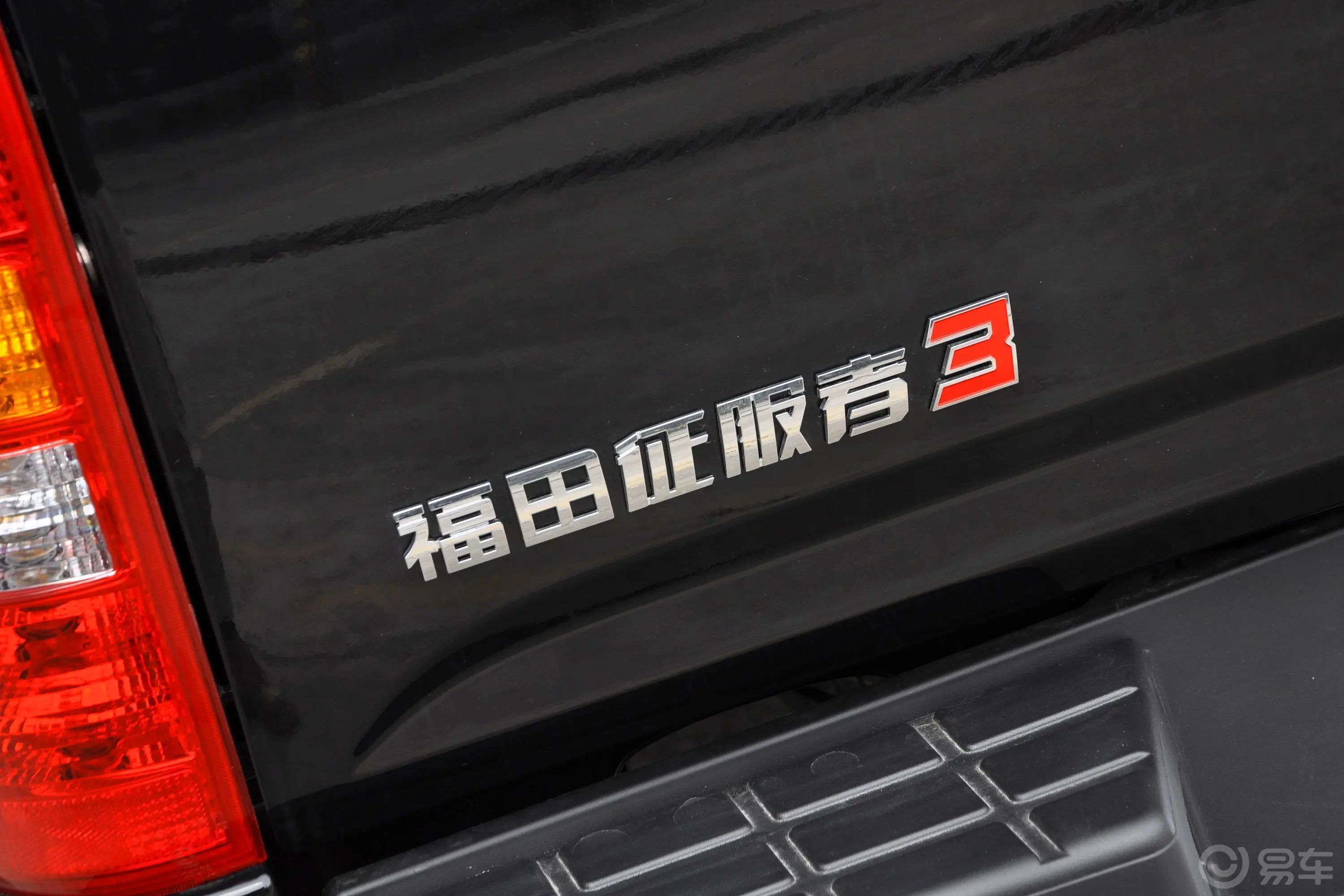 福田征服者32.0T 手动 两驱 长轴低货台 电商型 柴油外观