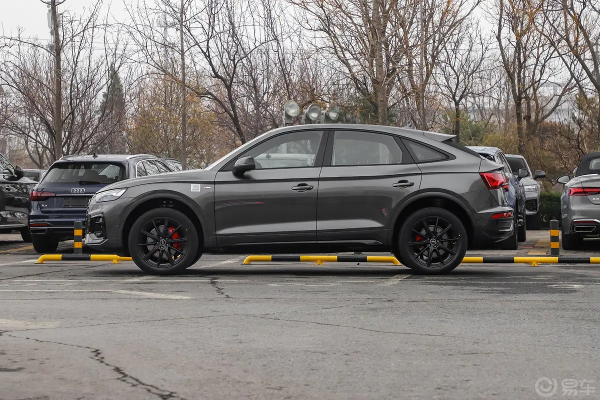 奥迪Q5L Sportback45 TFSI 臻选型正侧车头向左水平