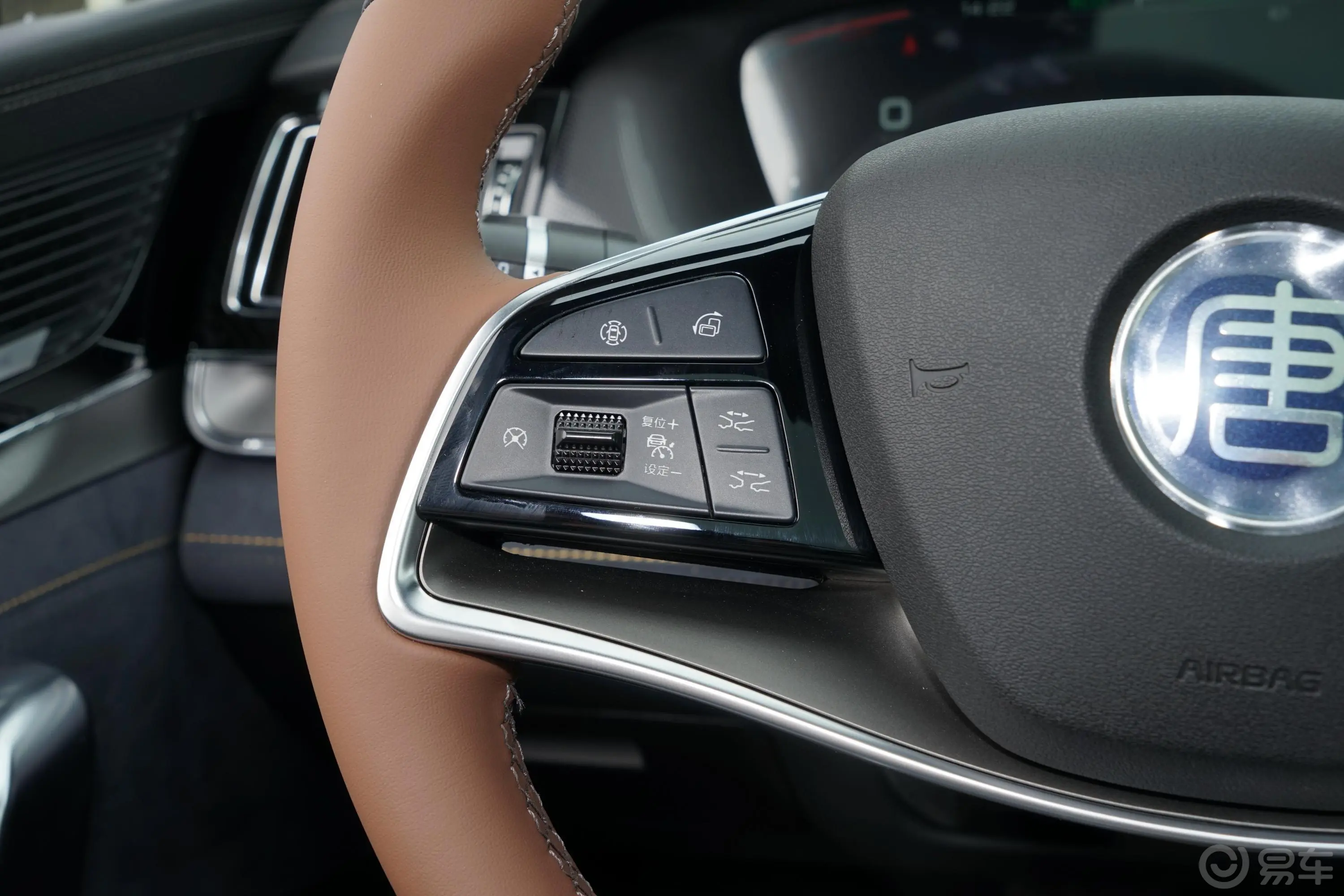 唐新能源EV 四驱 高性能版 尊荣型左侧方向盘功能按键