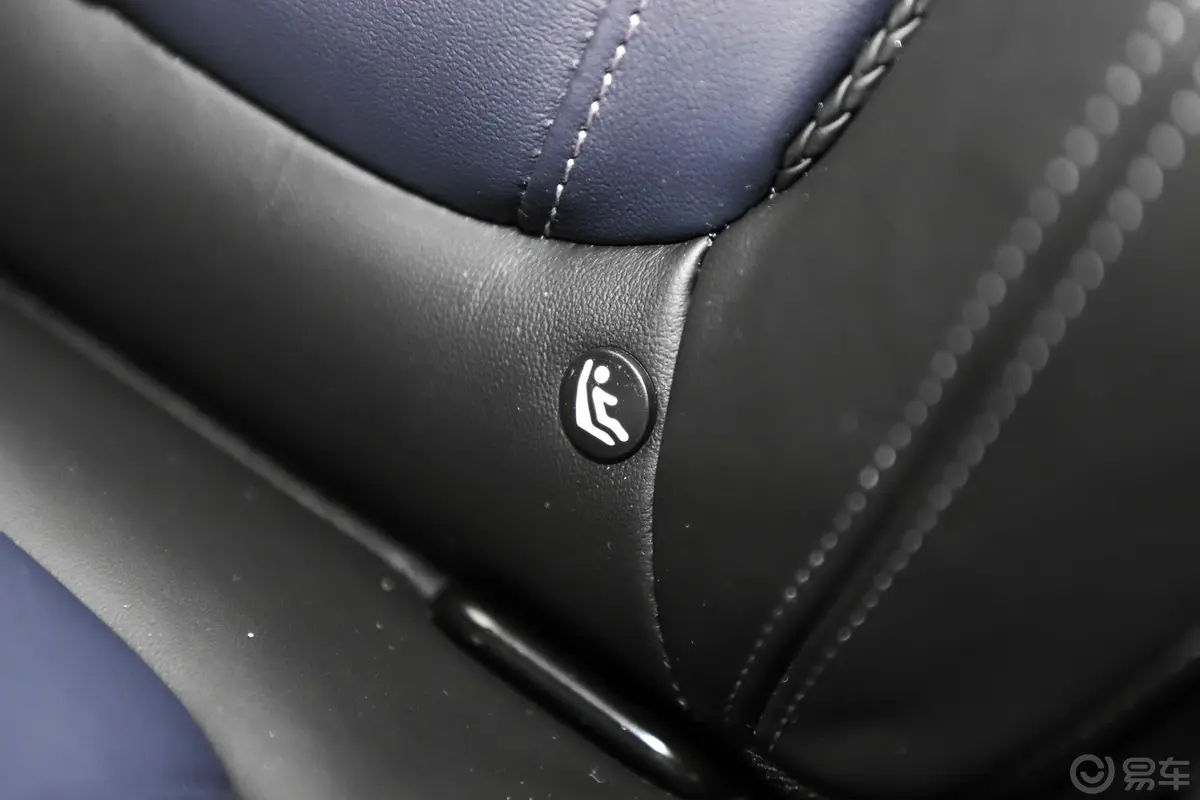 宝马X7xDrive M50i 辉夜典藏版儿童座椅接口