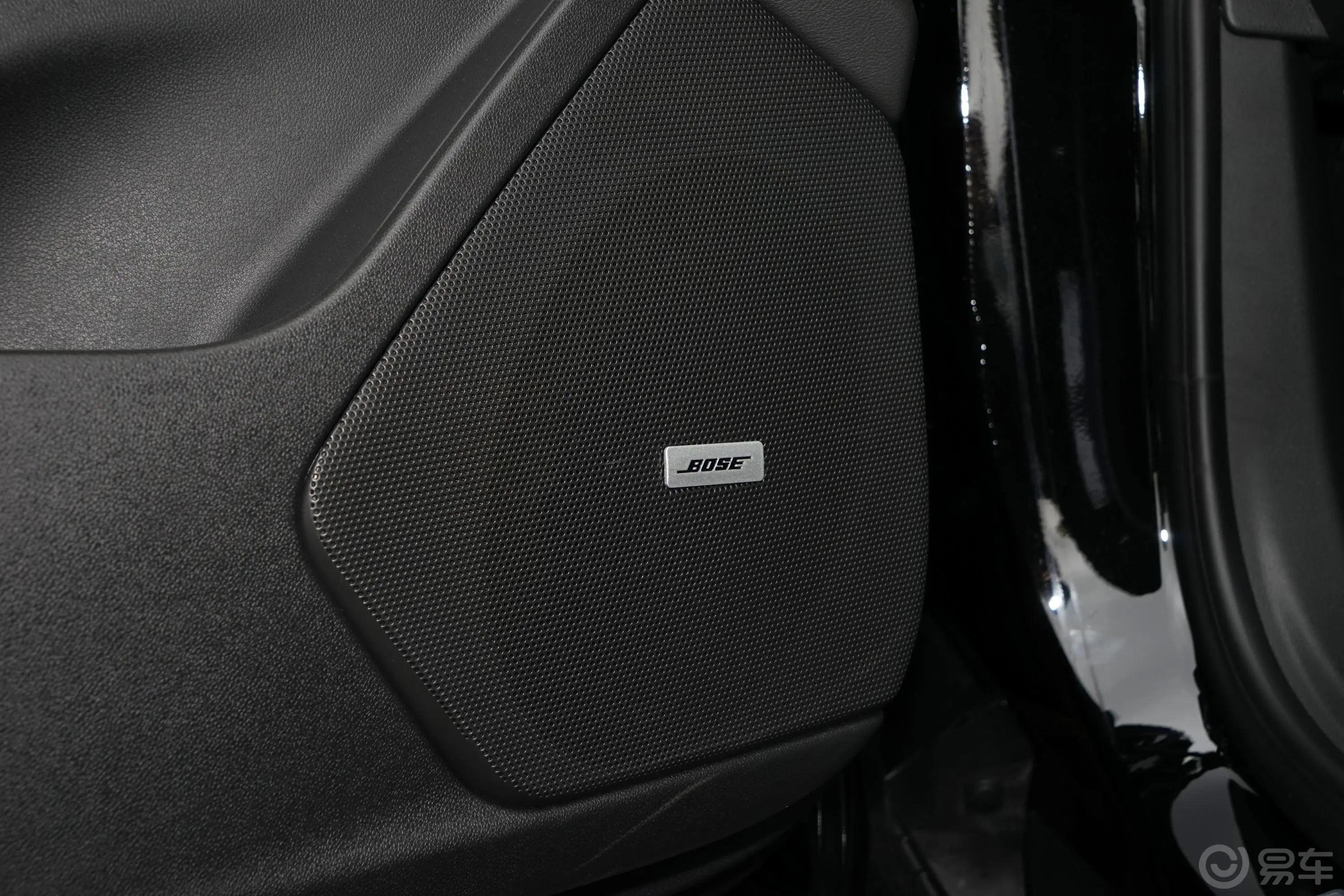 凯迪拉克XT62.0T 轻混 两驱风尚型 7座音响和品牌