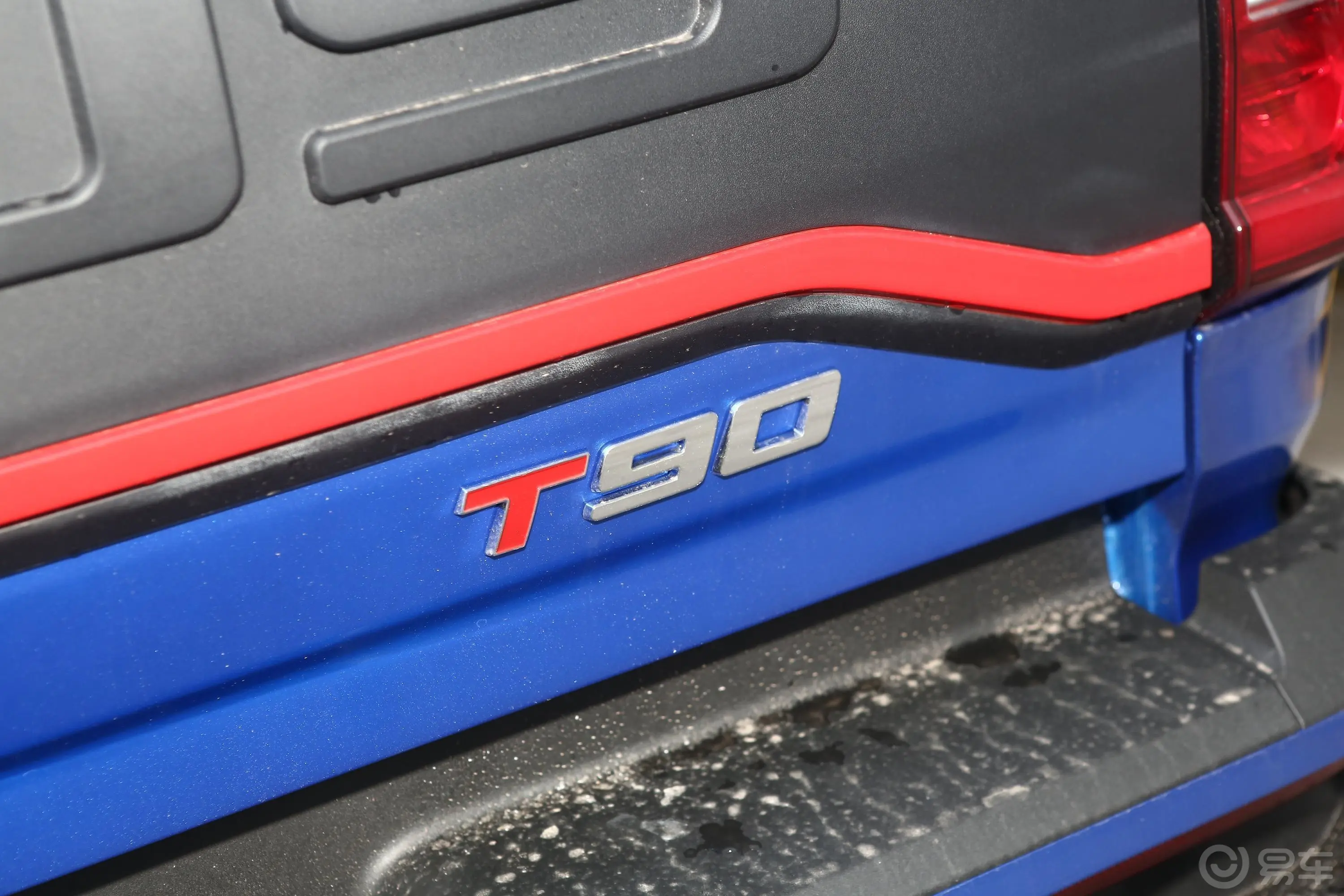 大通T902.0T 自动两驱单增压长箱高底盘舒享型 柴油外观细节