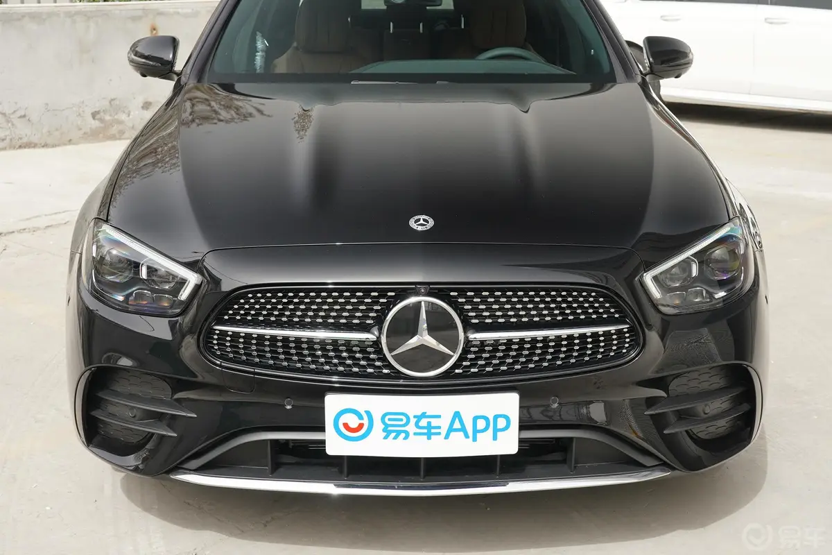 奔驰E级改款 E 300 L 运动尊贵型外观