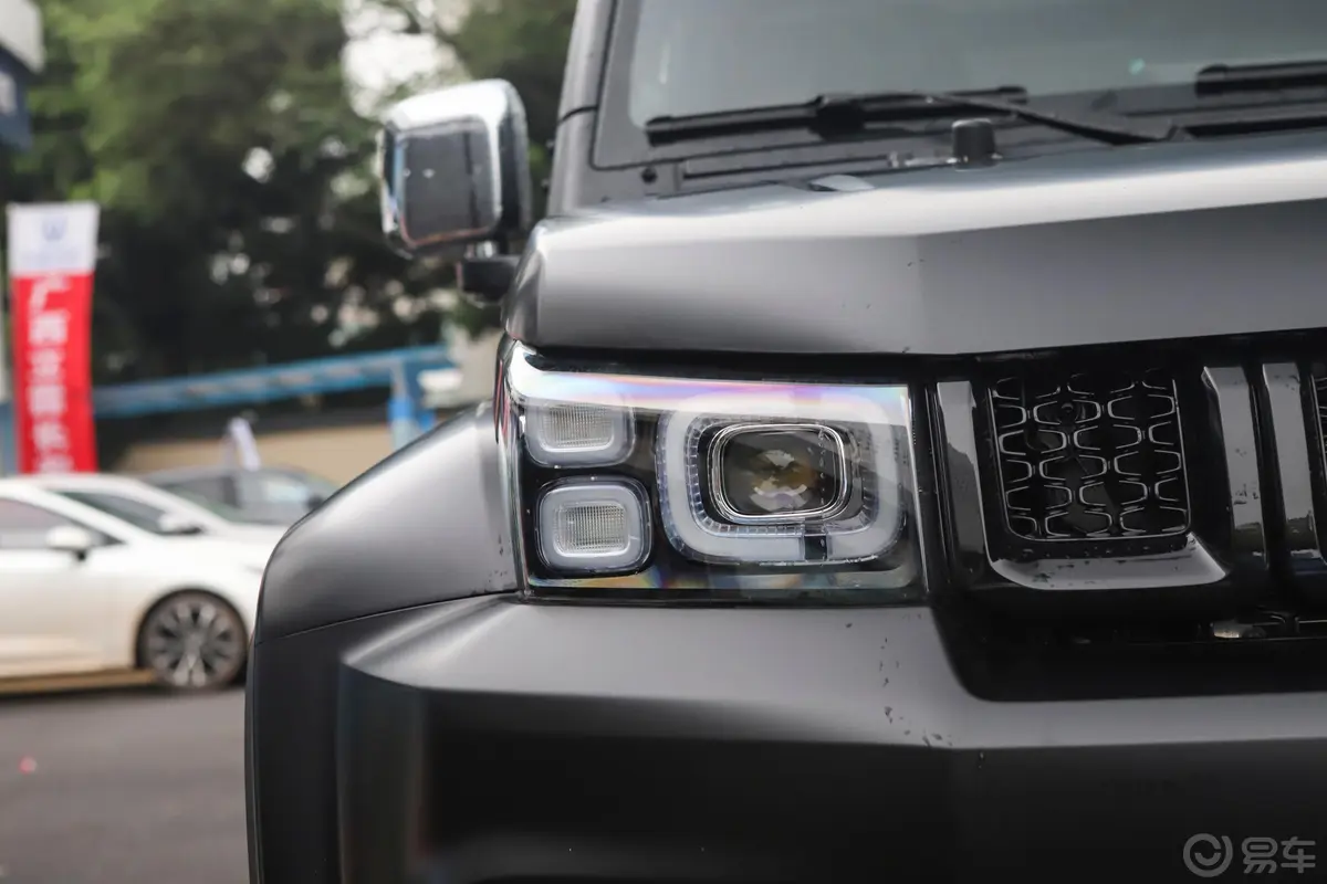 北京越野BJ40刀锋英雄版 2.3T 自动四驱至尊版 汽油外观