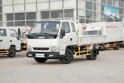 2020款 顺达窄体 小卡 2.8T 手动 3.3米排半厢式轻卡JX5044XXYXPCJ2外观