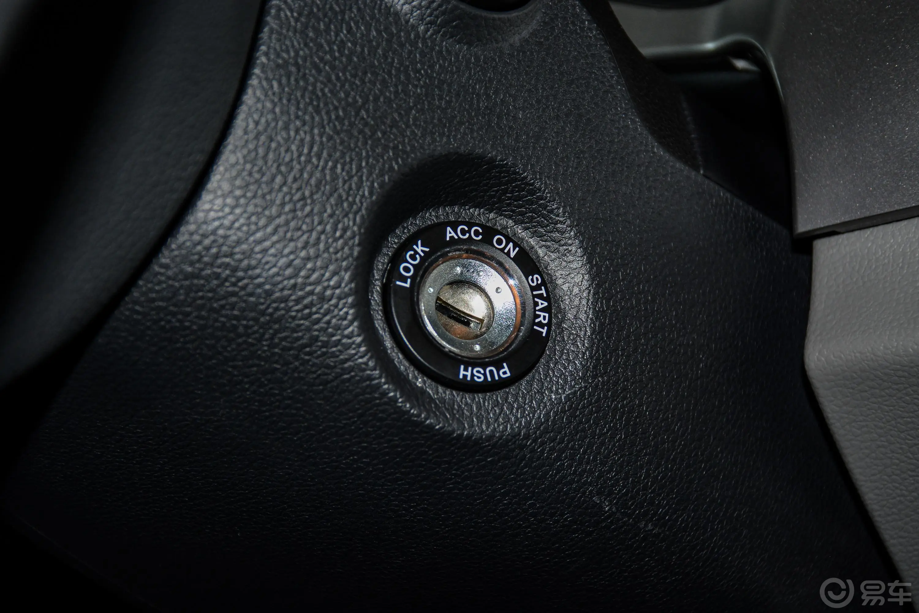 瑞风M42.0T 手动劲享型 柴油 国VI钥匙孔或一键启动按键