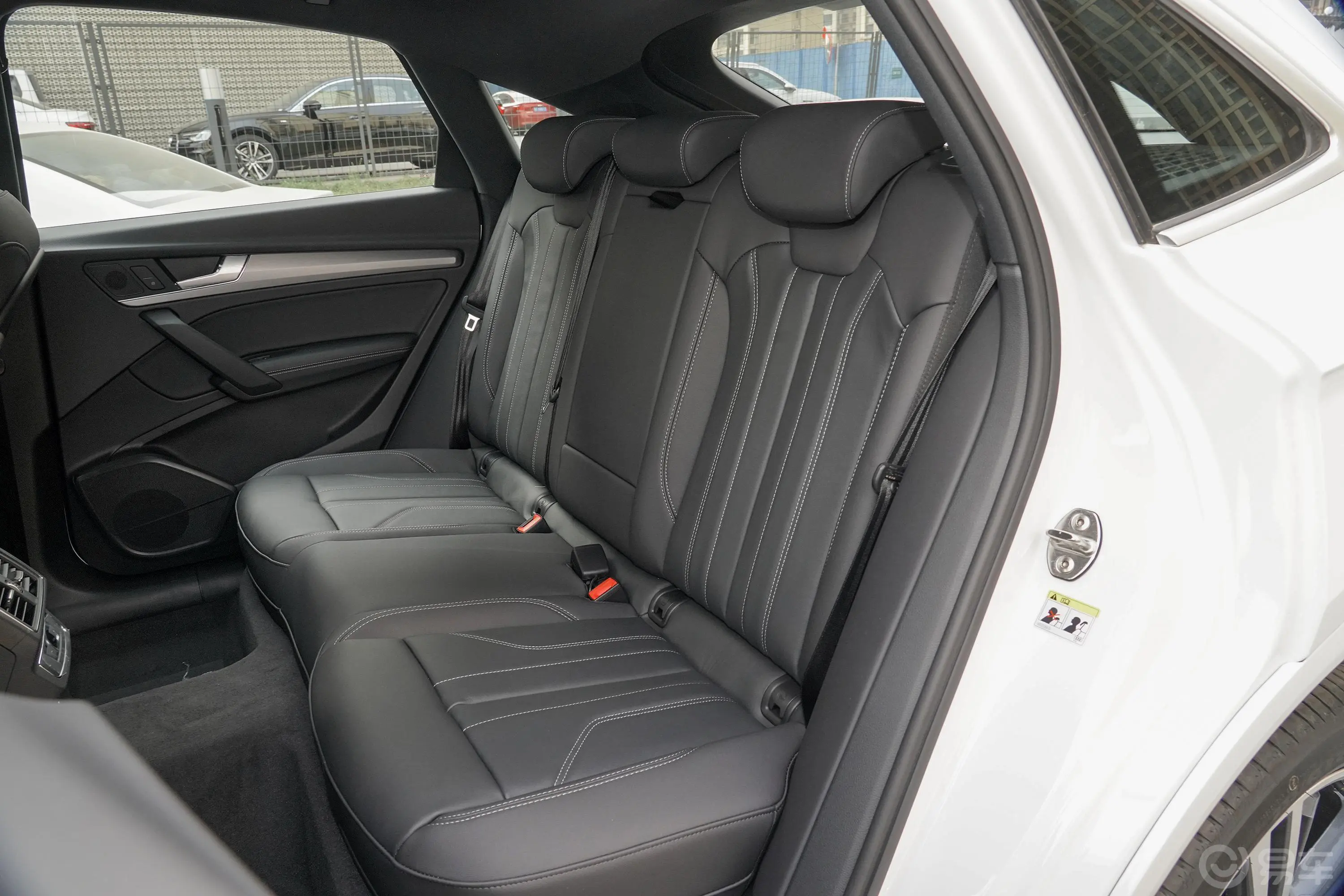 奥迪Q5L Sportback40 TFSI 时尚型后备厢空间特写
