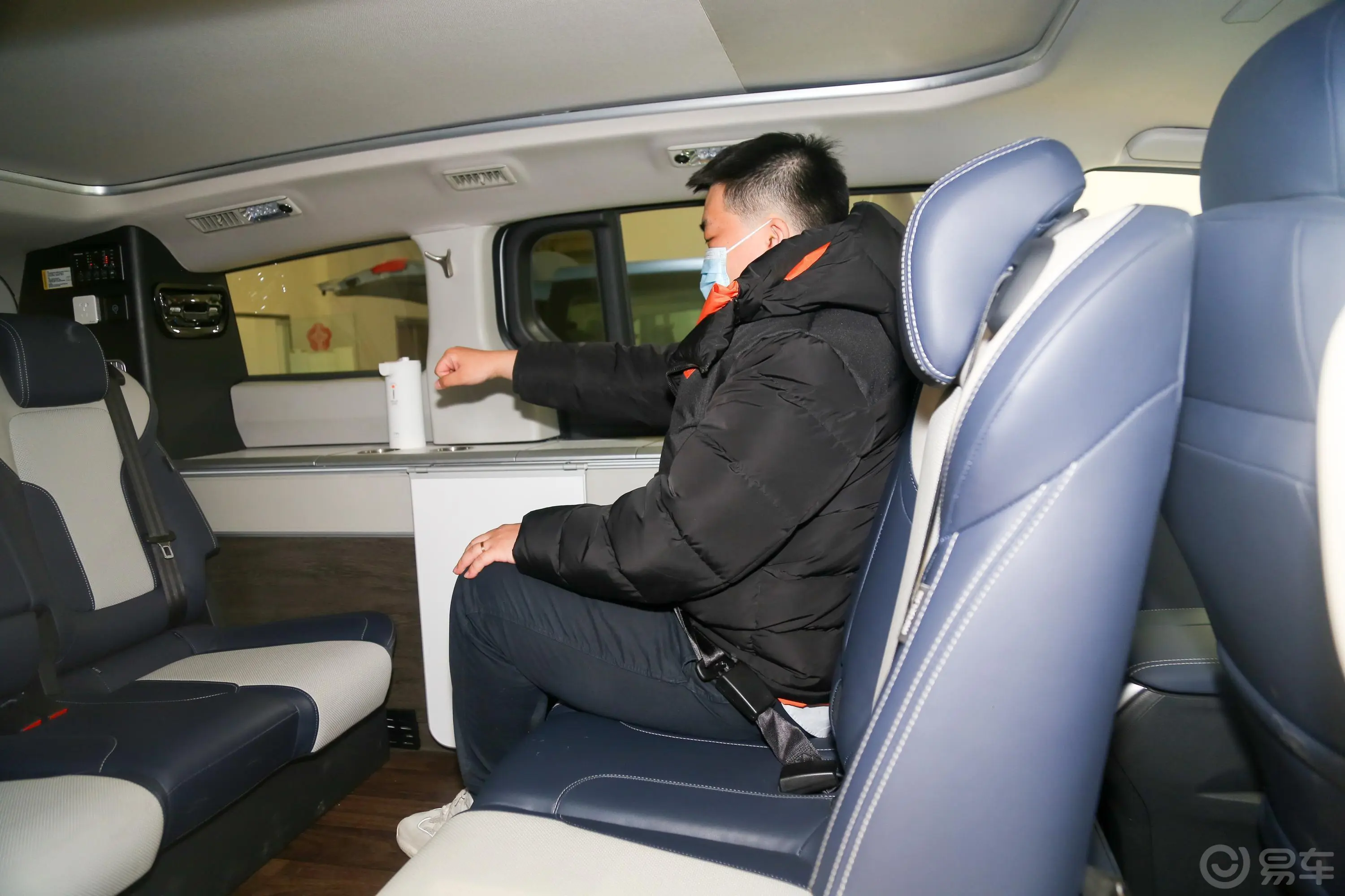 上汽大通MAXUS G20房车旅行家G20 2.0T 手自一体 时光版后排腿部空间