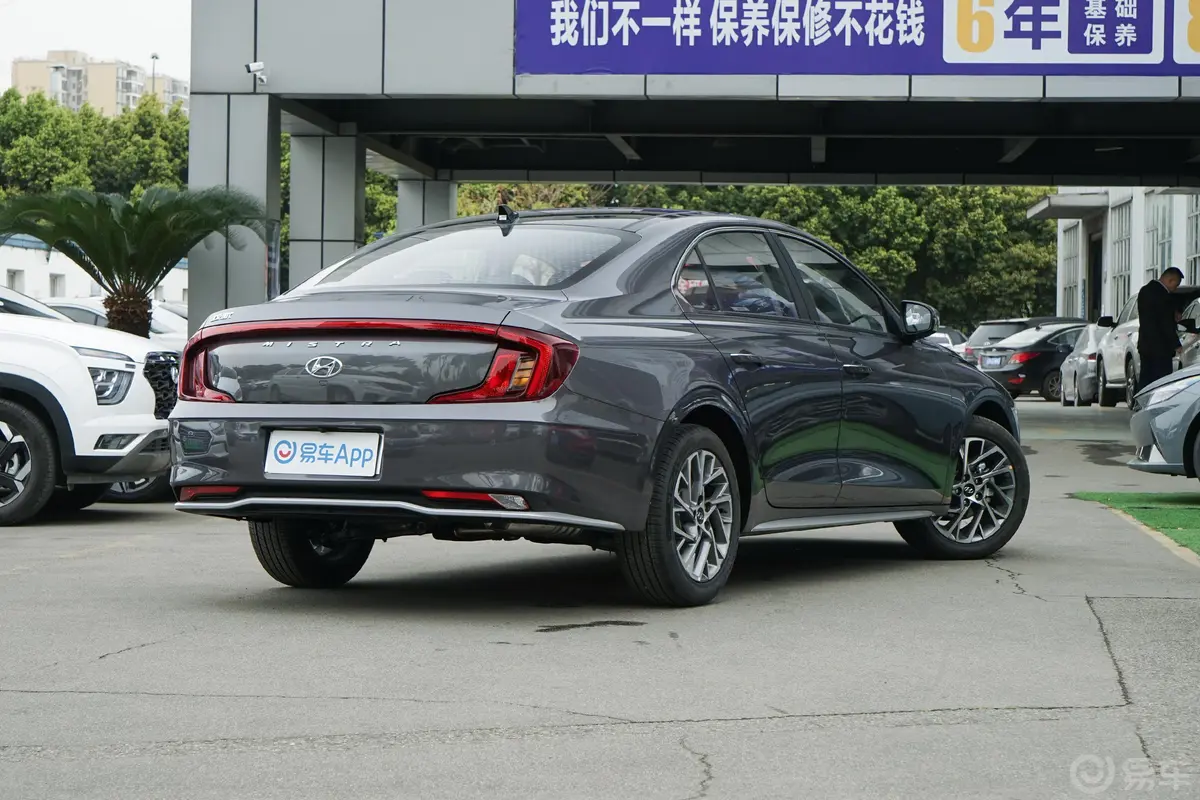 名图1.8L CVT 精英版GLX侧后45度车头向右水平