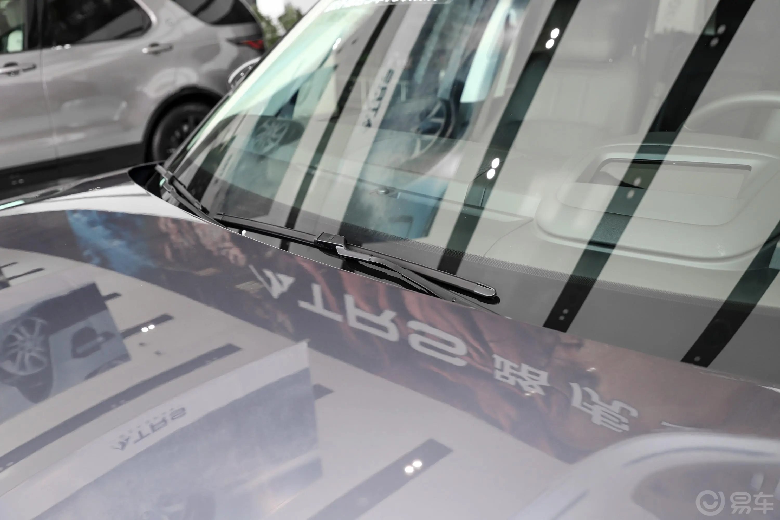 揽胜3.0 L6 传世加长经典版外观