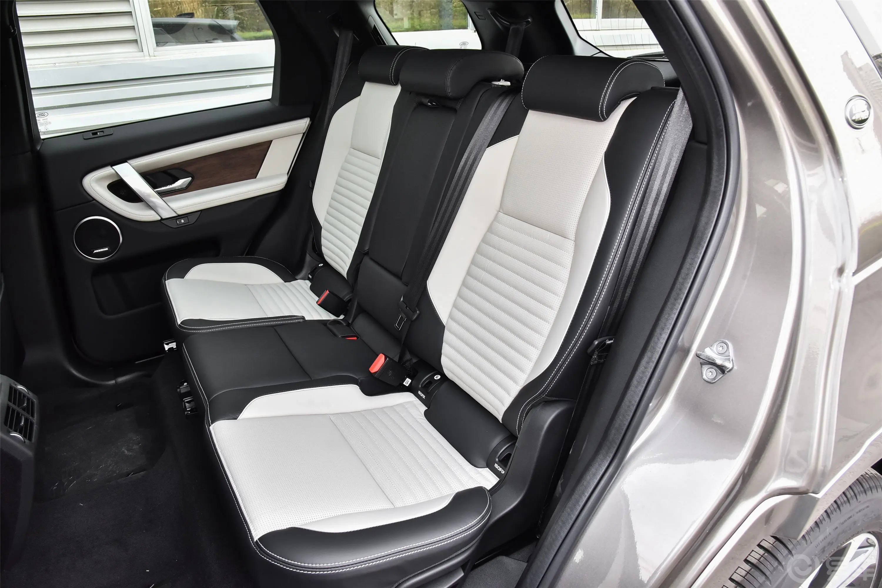 发现运动249PS R-Dynamic HSE 豪华定制版 7座后排座椅