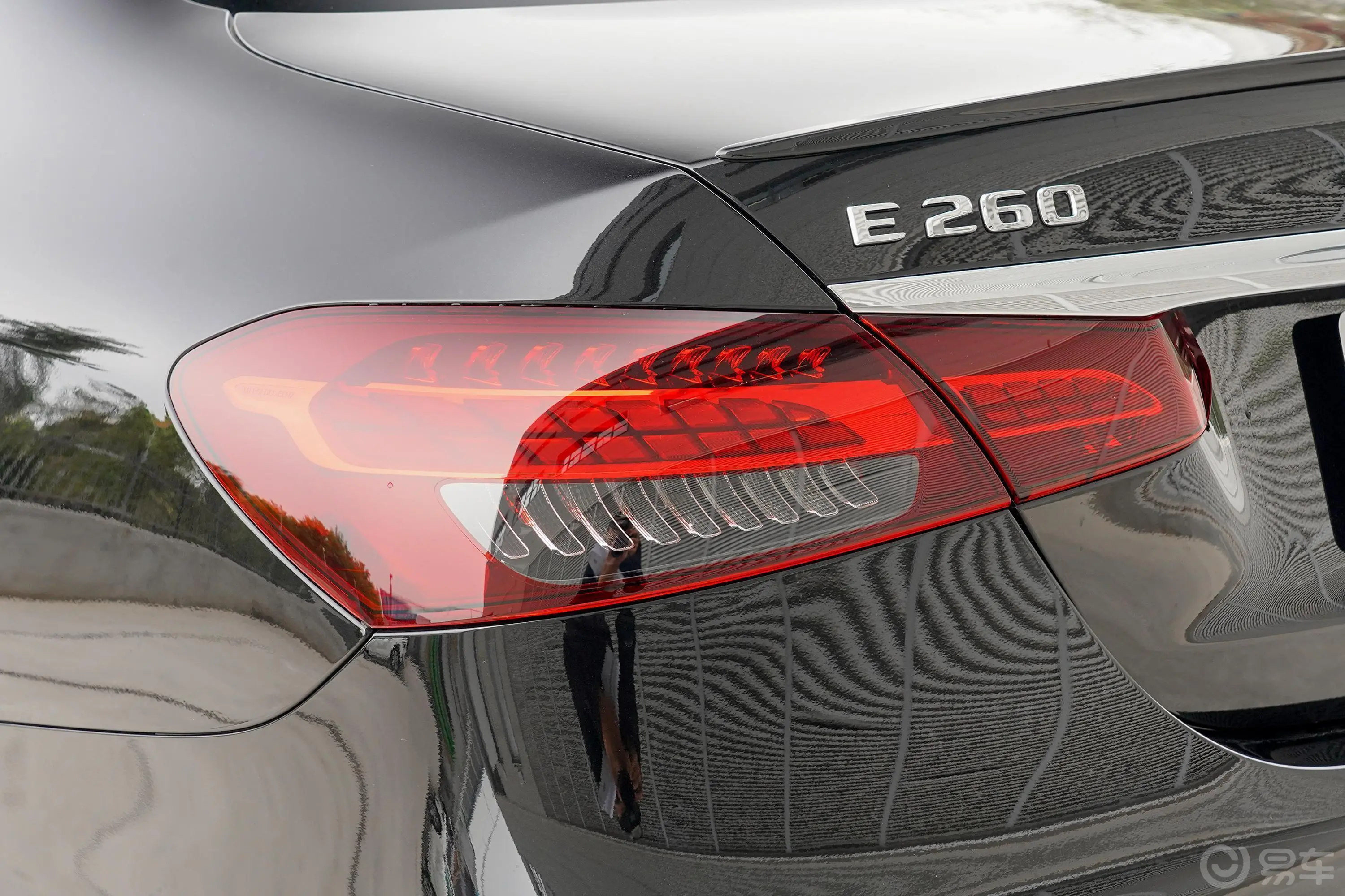 奔驰E级(进口)改款 E 260 时尚型运动版外观