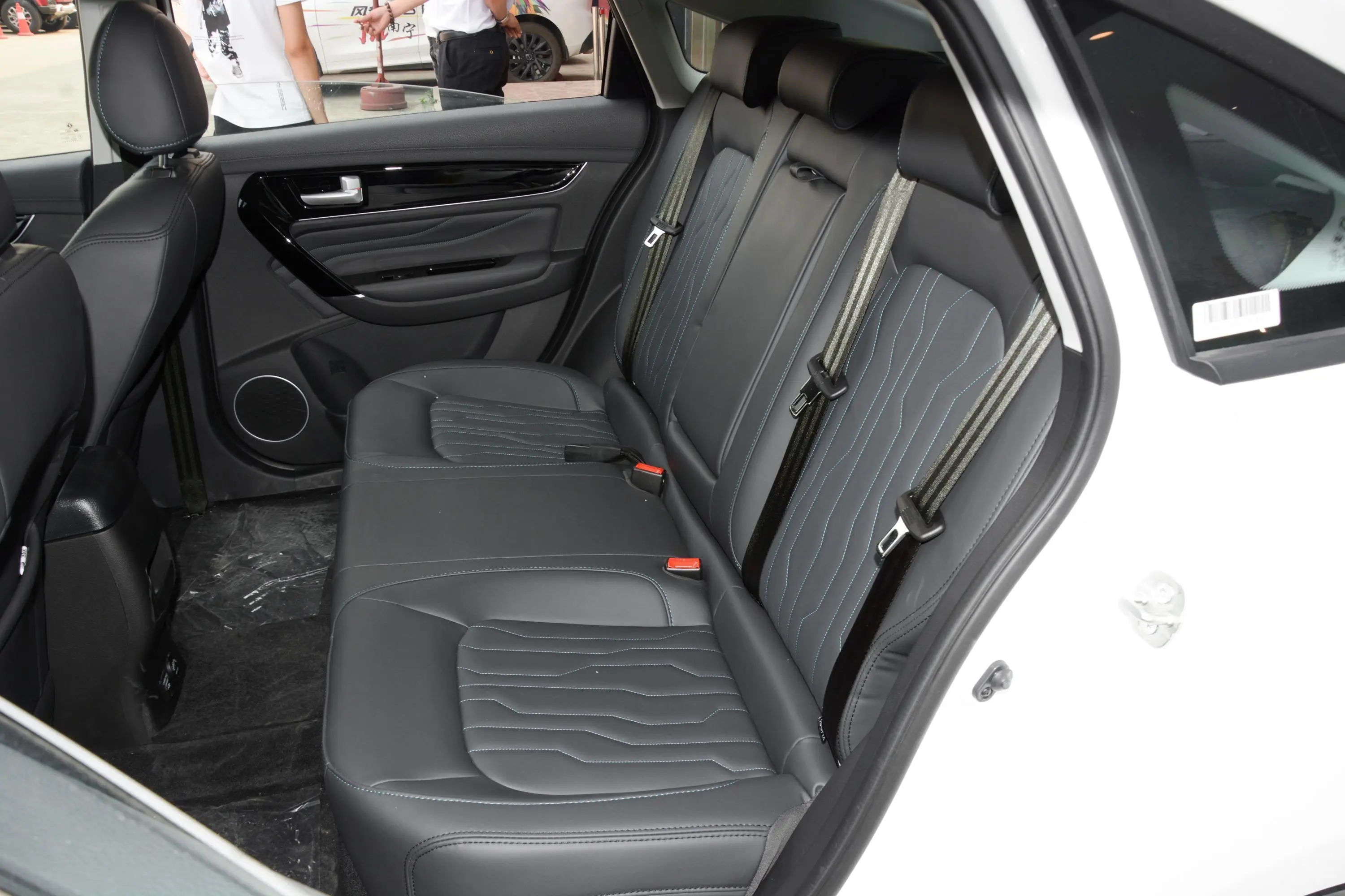 风行S50 EV豪华型后备厢