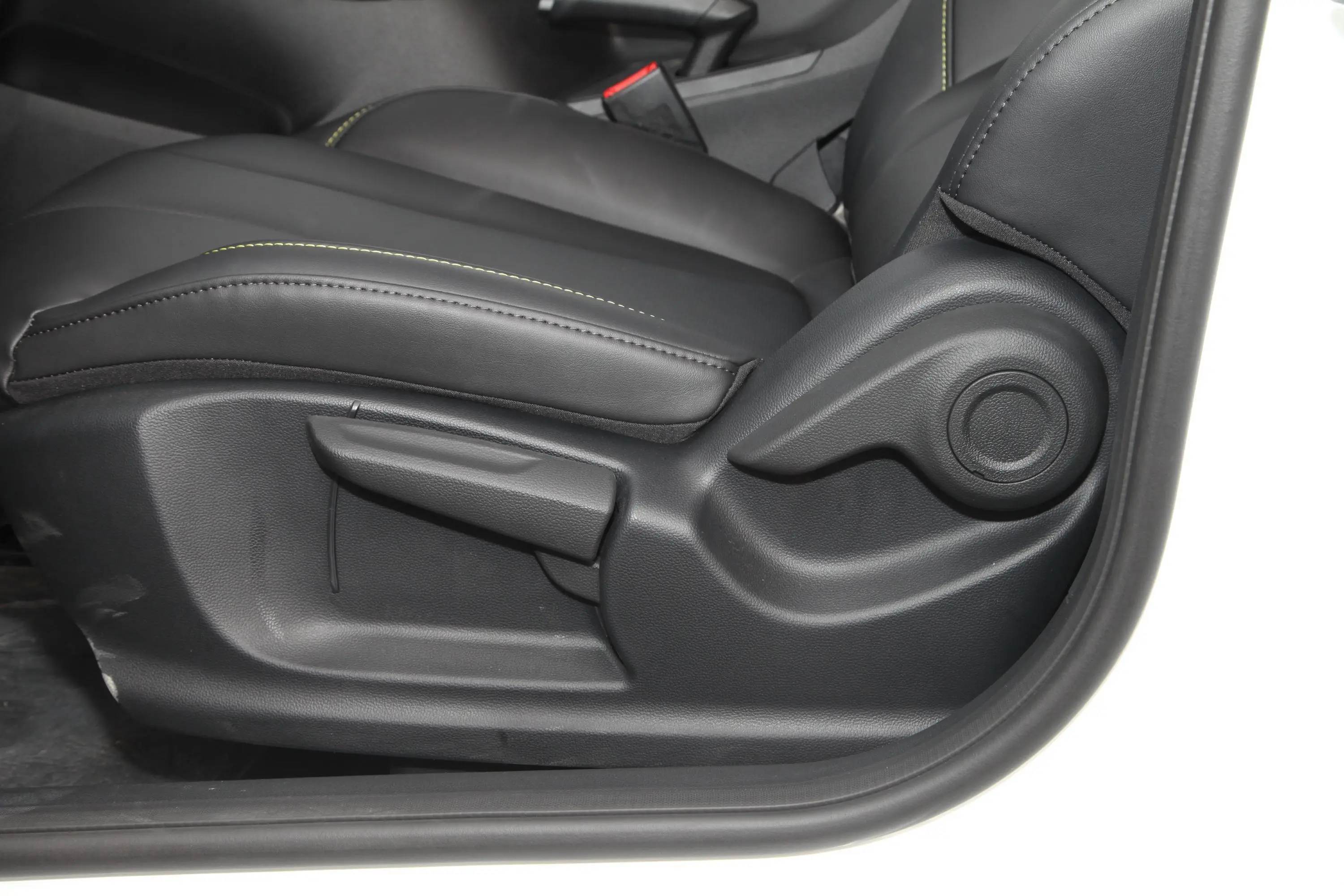 荣威i51.5L 手动钻石版主驾座椅调节